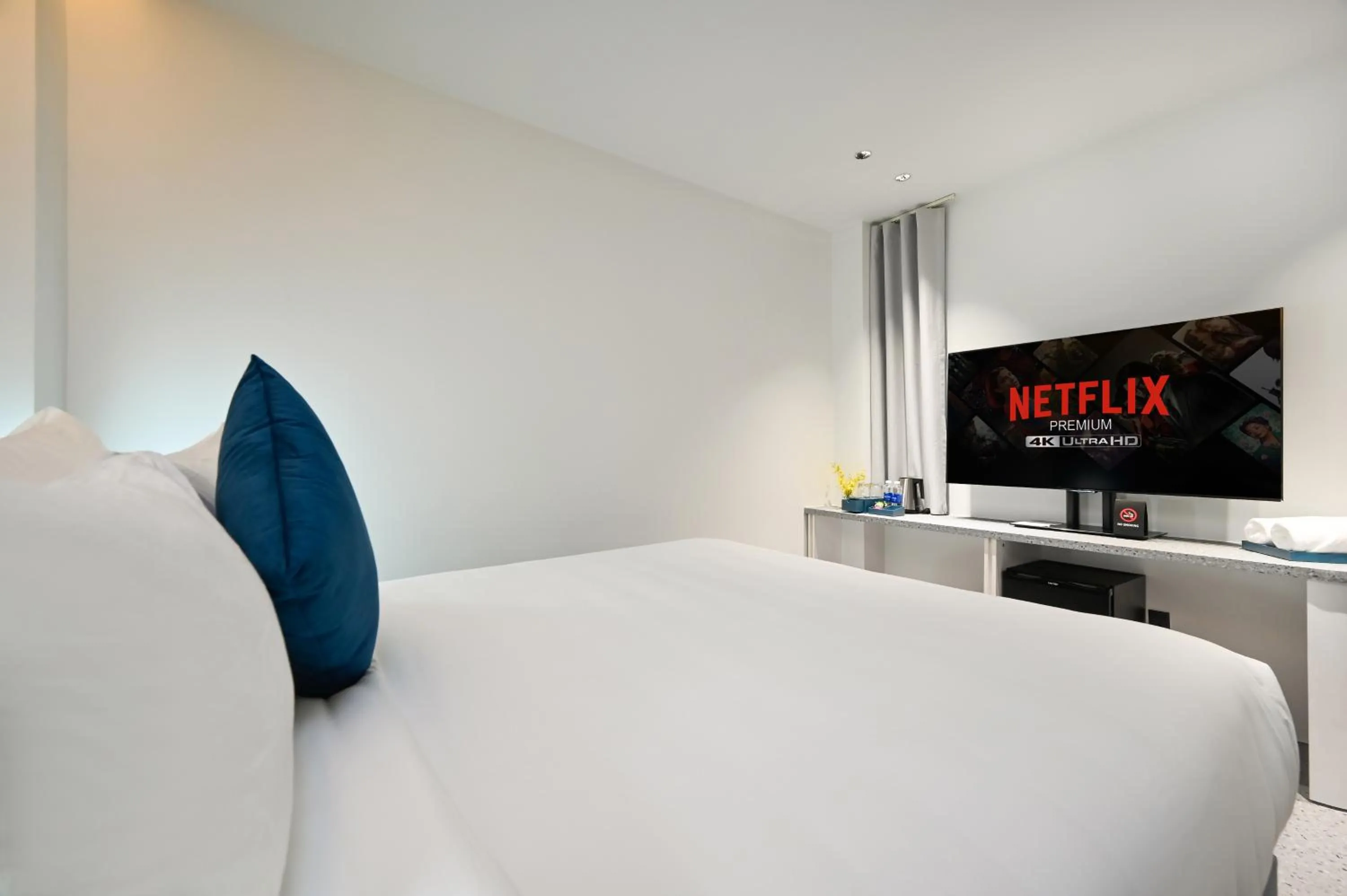 Bed in Brown Dot Hotel Saigon Airport