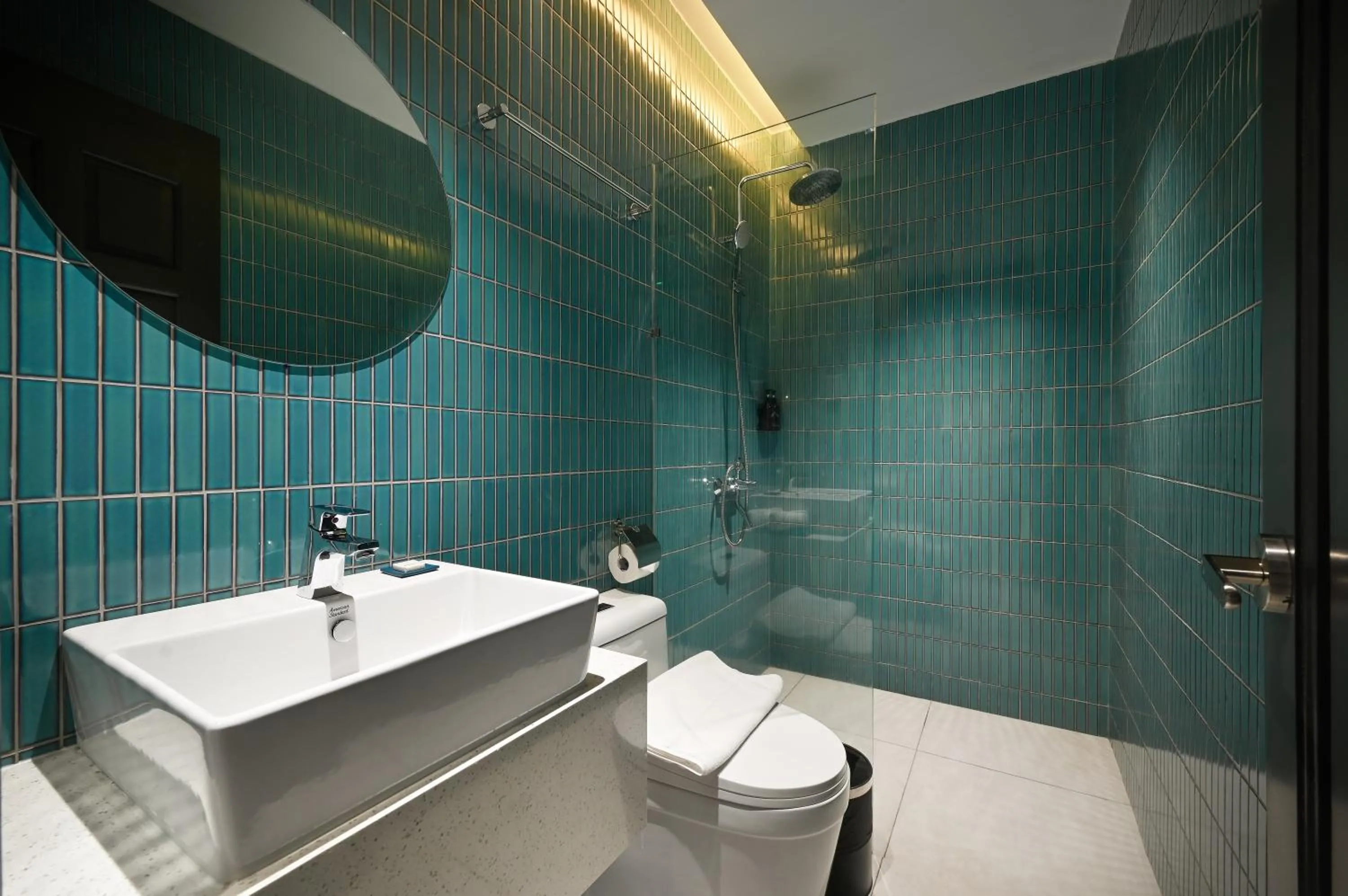 Bathroom in Brown Dot Hotel Saigon Airport