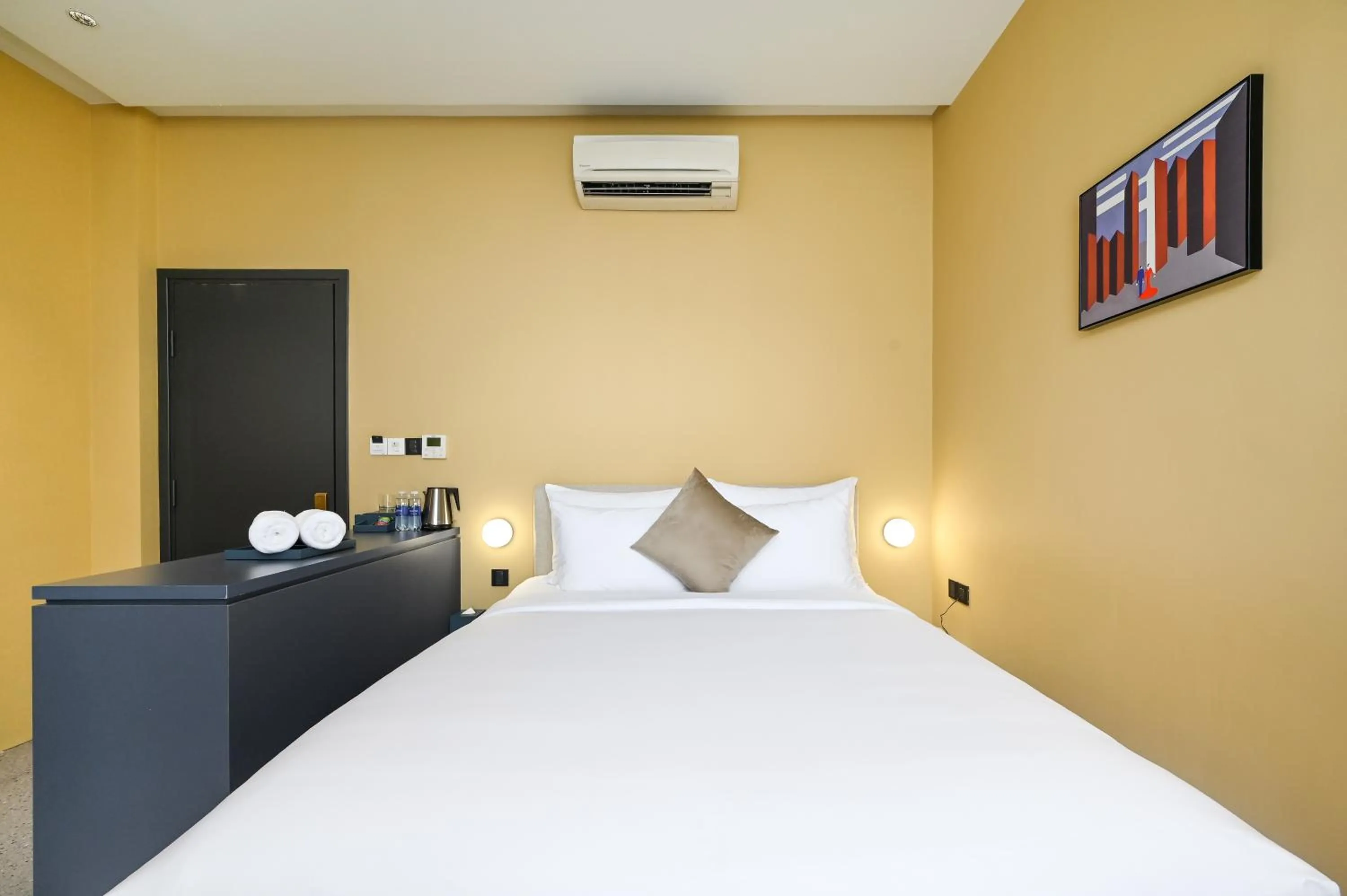 Bed in Brown Dot Hotel Saigon Airport