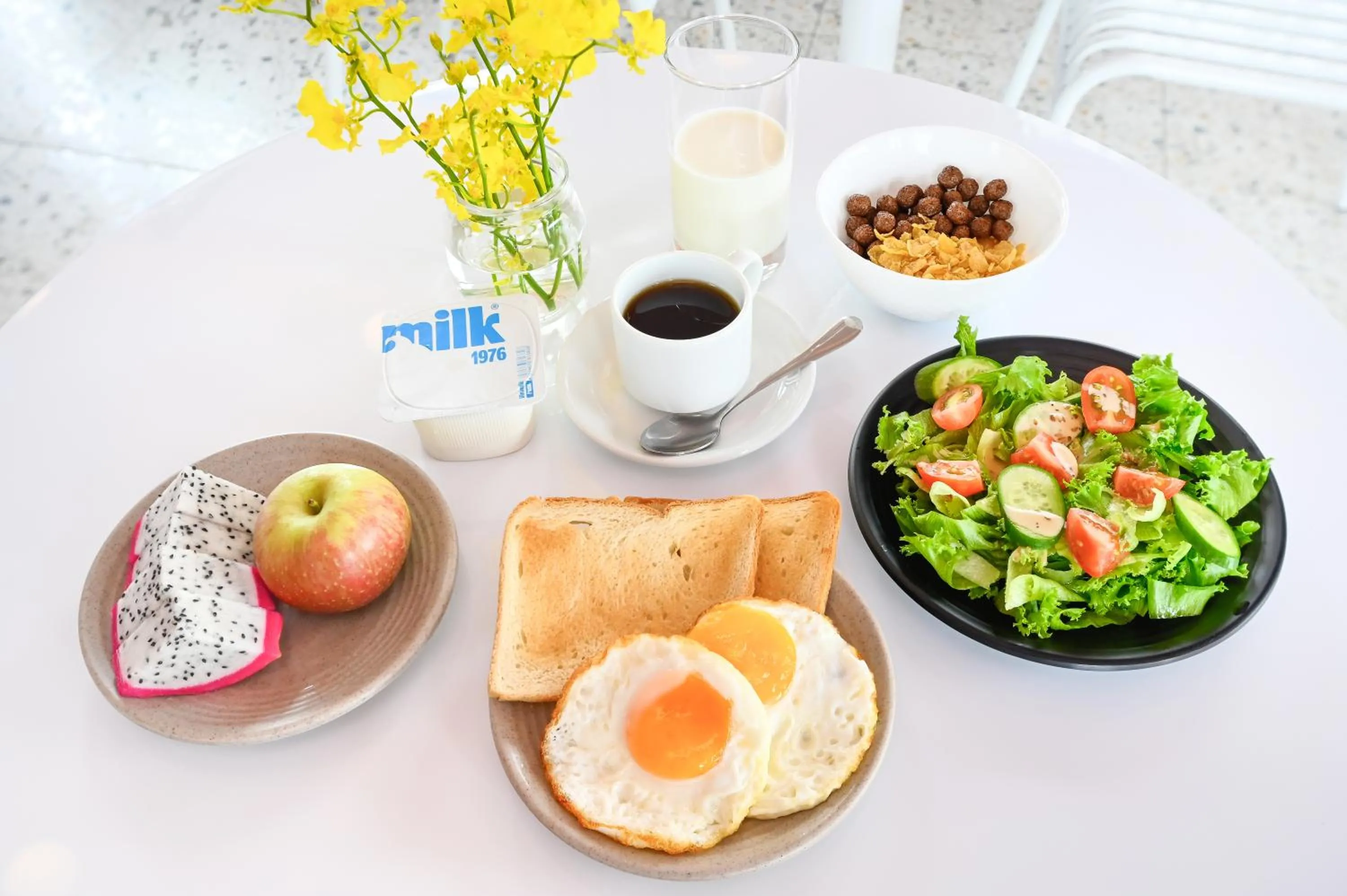 Buffet breakfast in Brown Dot Hotel Saigon Airport