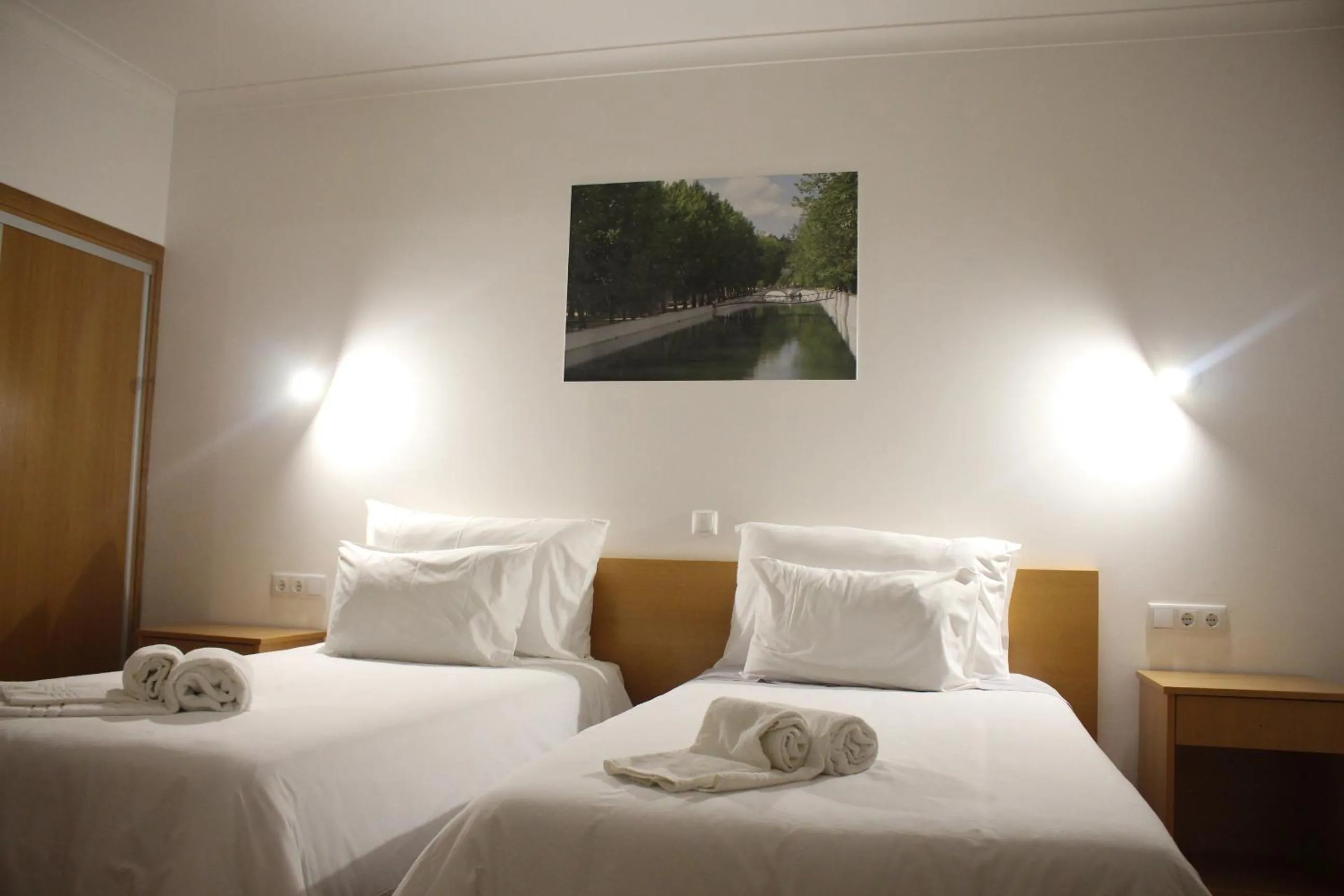Toilet, Bed in Hotel Solar da Charneca