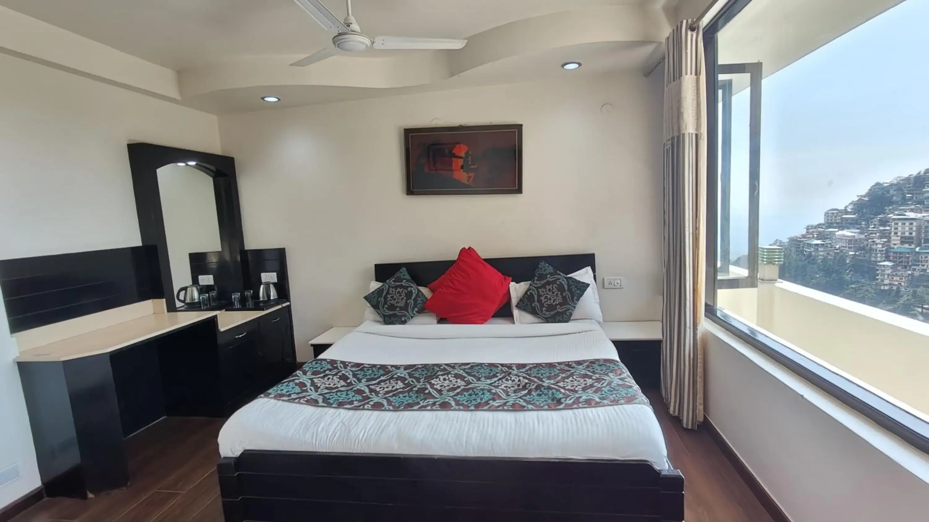 Deluxe Double Room in Hotel Jungle Hut Deluxe Double Room in Hotel Jungle Hut