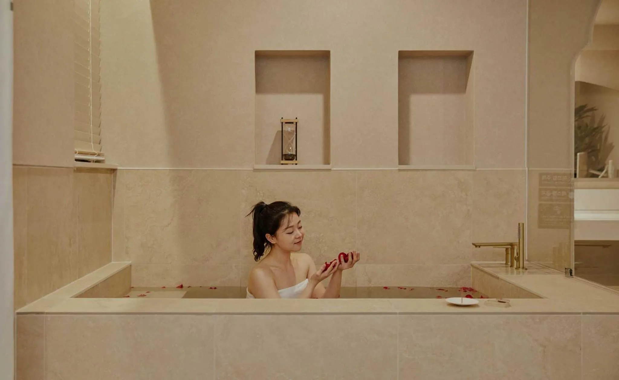Hot Tub in Stay Passport Morocco Spa Incheon Songdo
