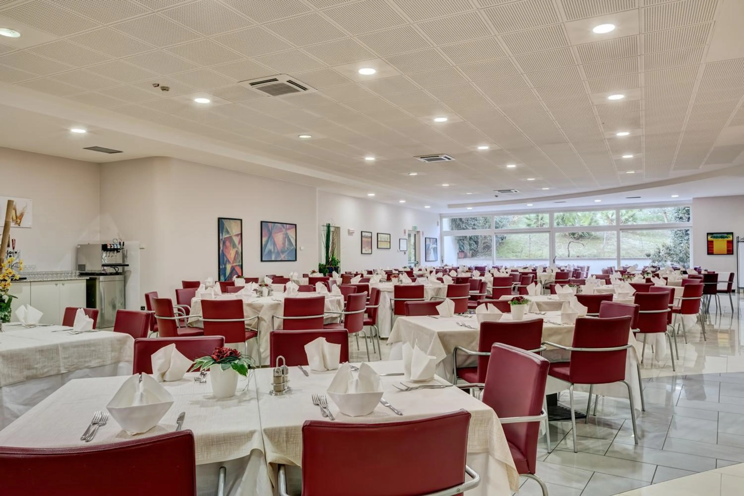 Restaurant/places to eat in Residence Eden