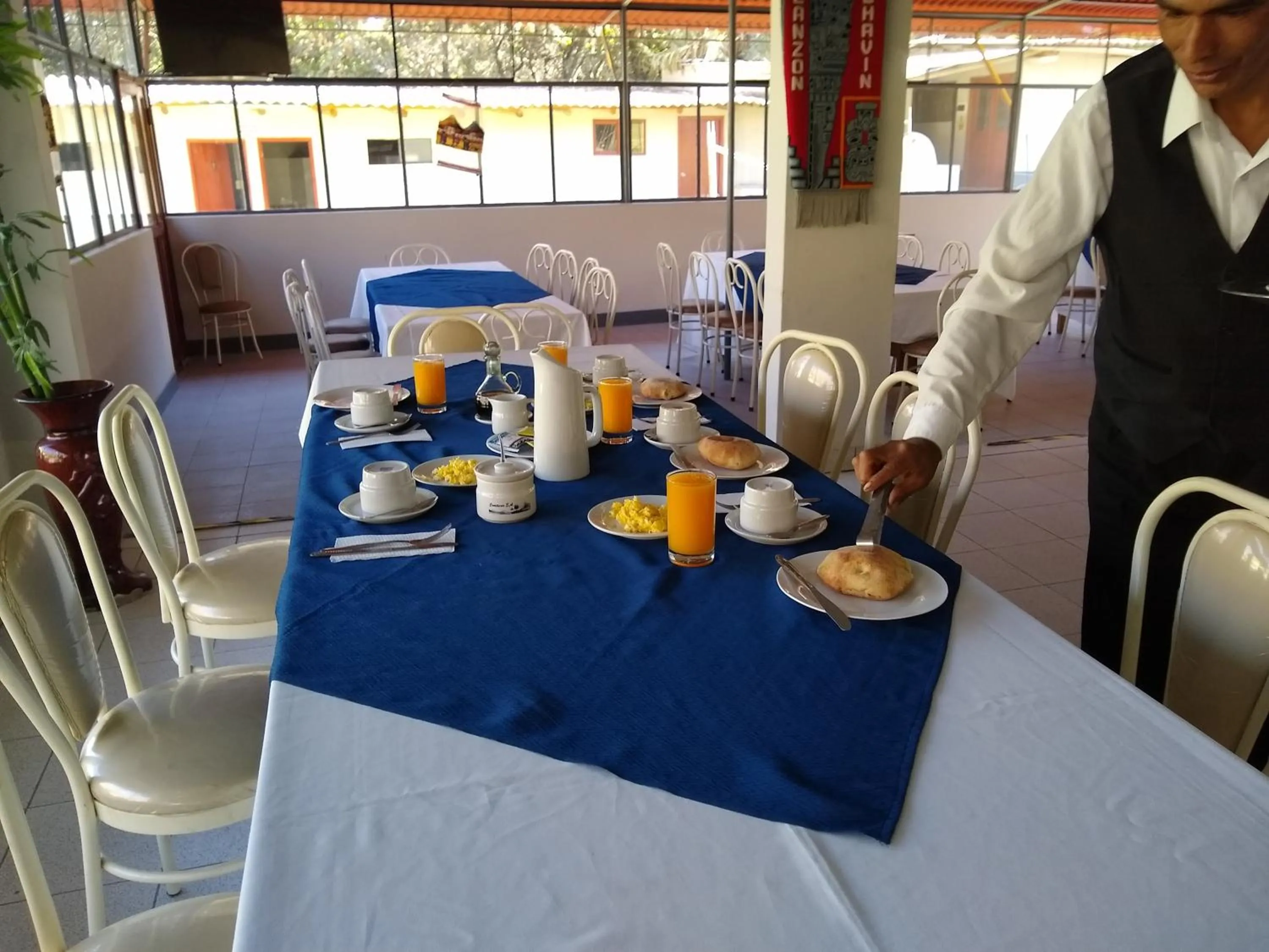 Restaurant/places to eat in Hotel COMTUCAR