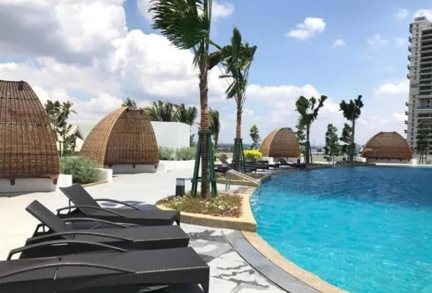 Almas Couple Urban Retreat Puteri Harbour BySTAY