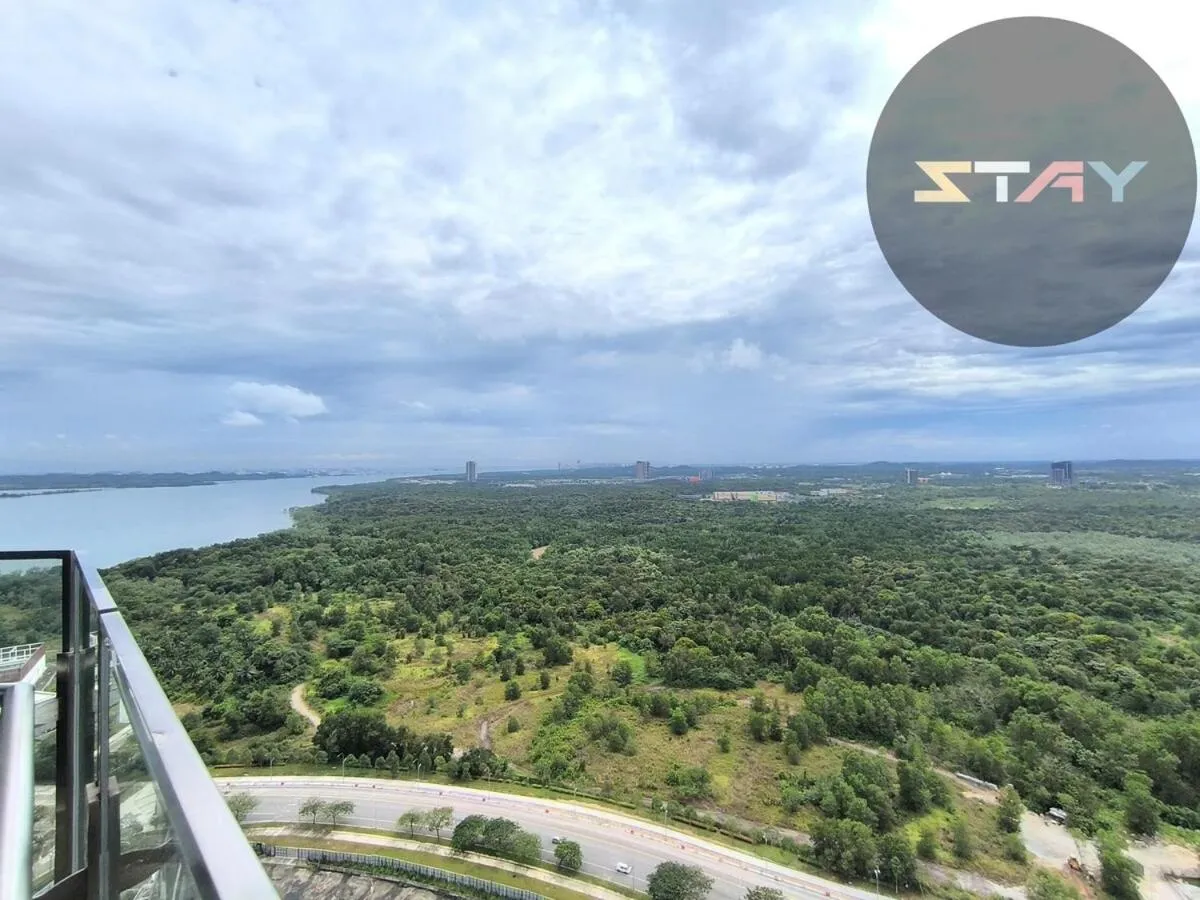 Almas Couple Urban Retreat Puteri Harbour BySTAY