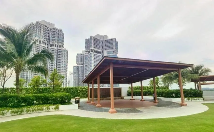 Almas Couple Urban Retreat Puteri Harbour BySTAY