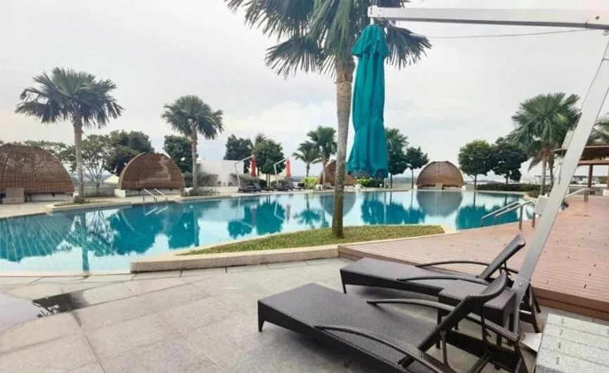 Almas Couple Urban Retreat Puteri Harbour BySTAY