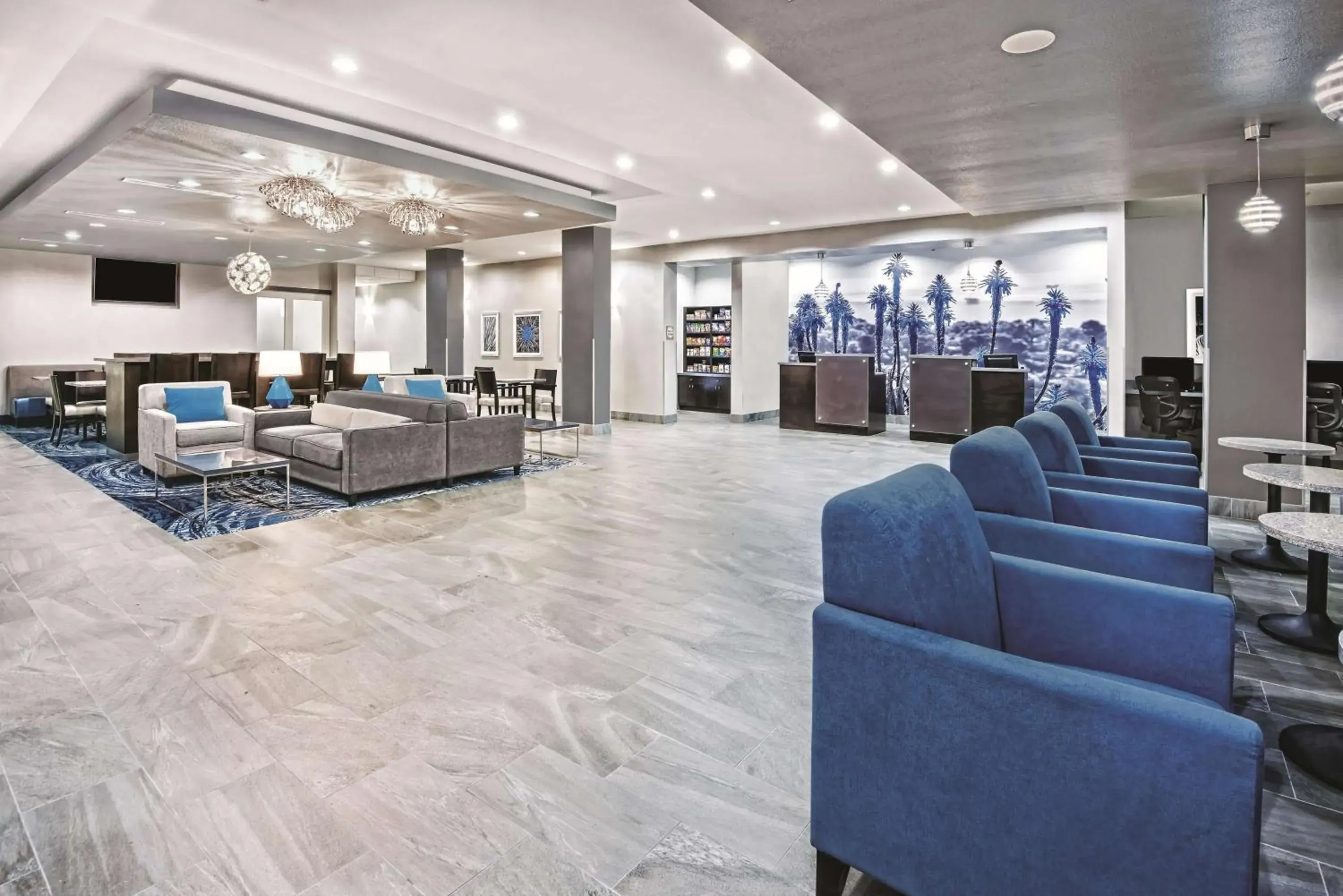 Lobby or reception in La Quinta by Wyndham Victoria - South Lobby or reception in La Quinta by Wyndham Victoria - South