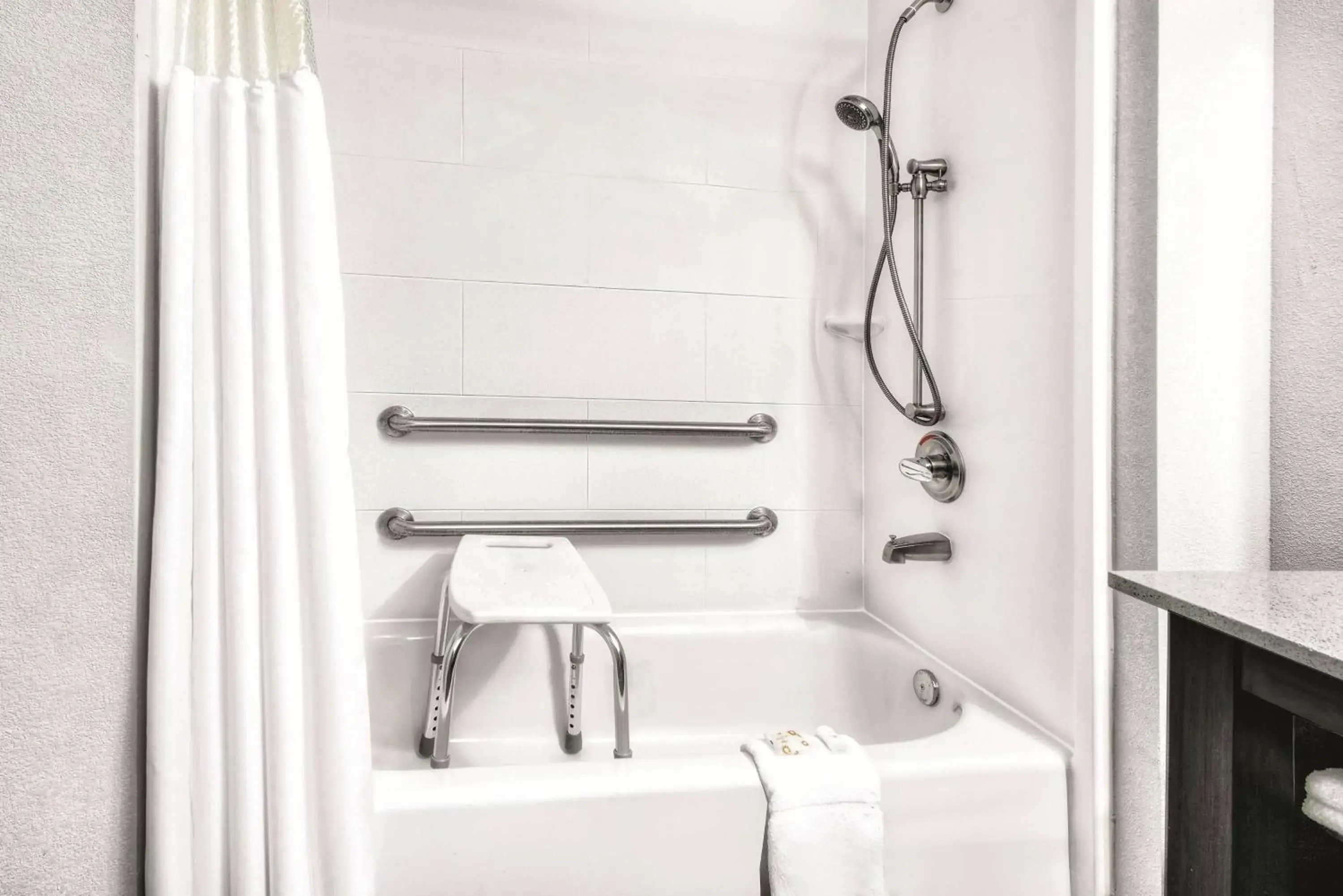 Photo of the whole room in La Quinta by Wyndham Victoria - South Photo of the whole room in La Quinta by Wyndham Victoria - South