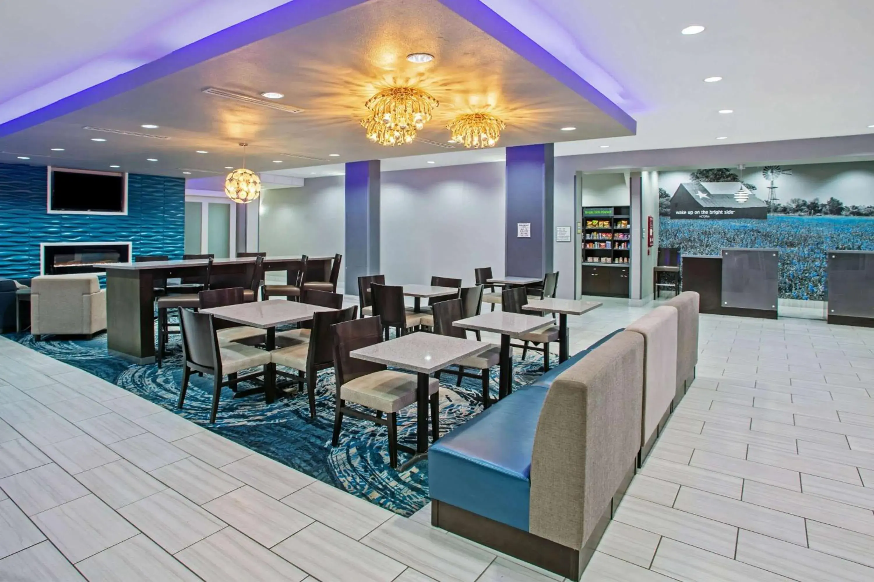 Lobby or reception in La Quinta by Wyndham Victoria - South Lobby or reception in La Quinta by Wyndham Victoria - South