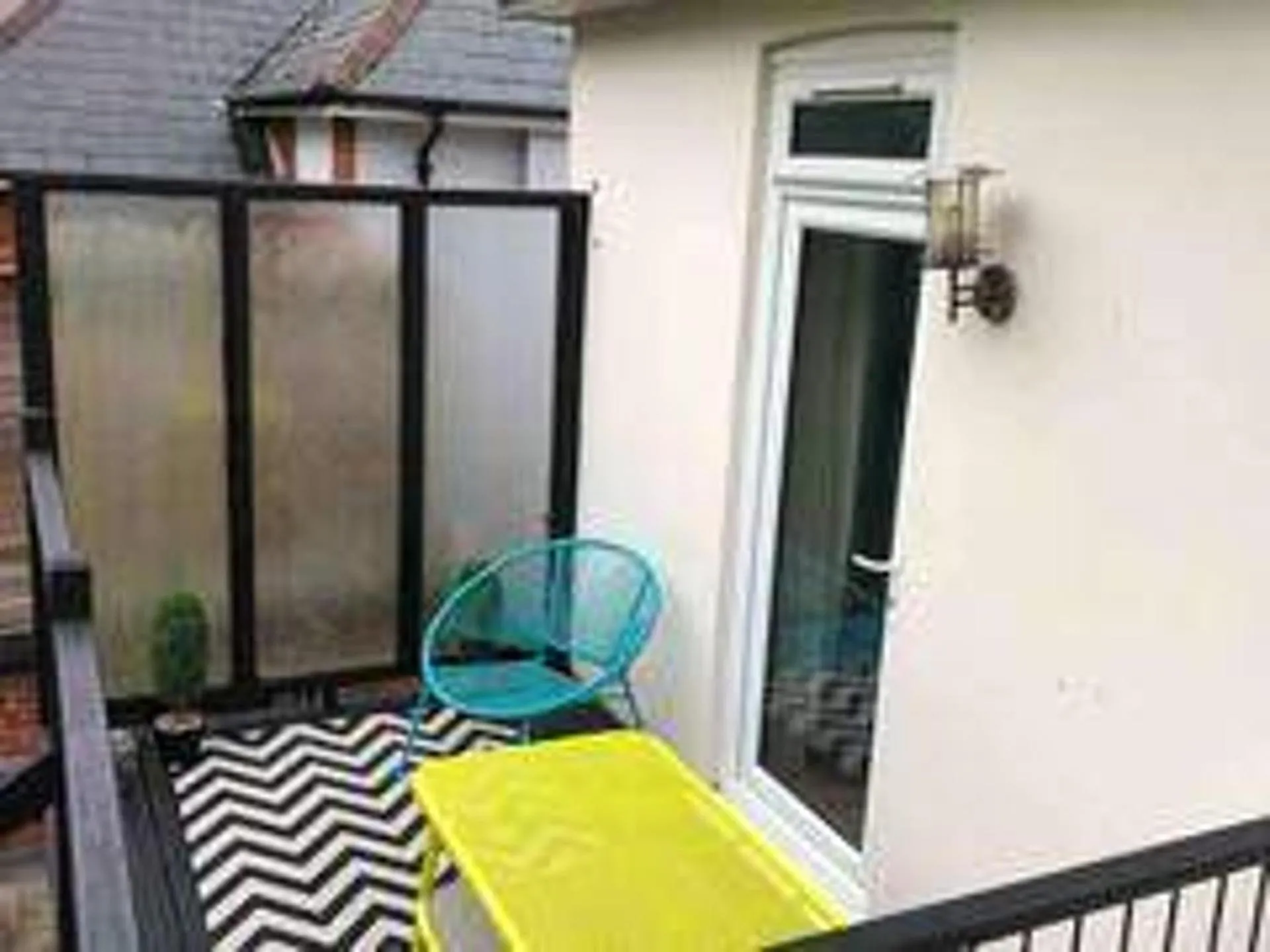 ApartmentSleeps6-Balcony-FreeP-WhiteRabbitRetreat