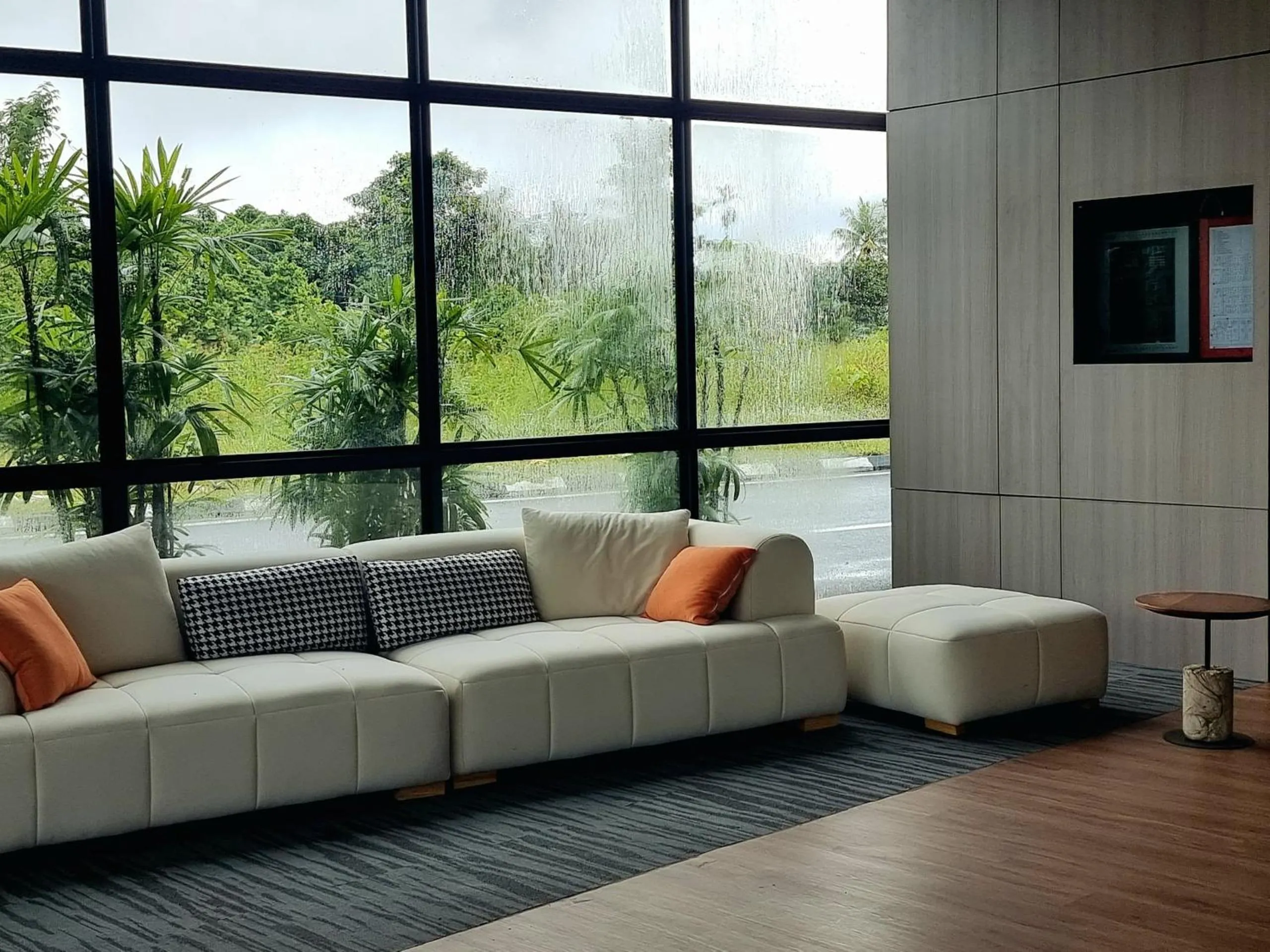 Lobby or reception in Roxy Hotel Malihah