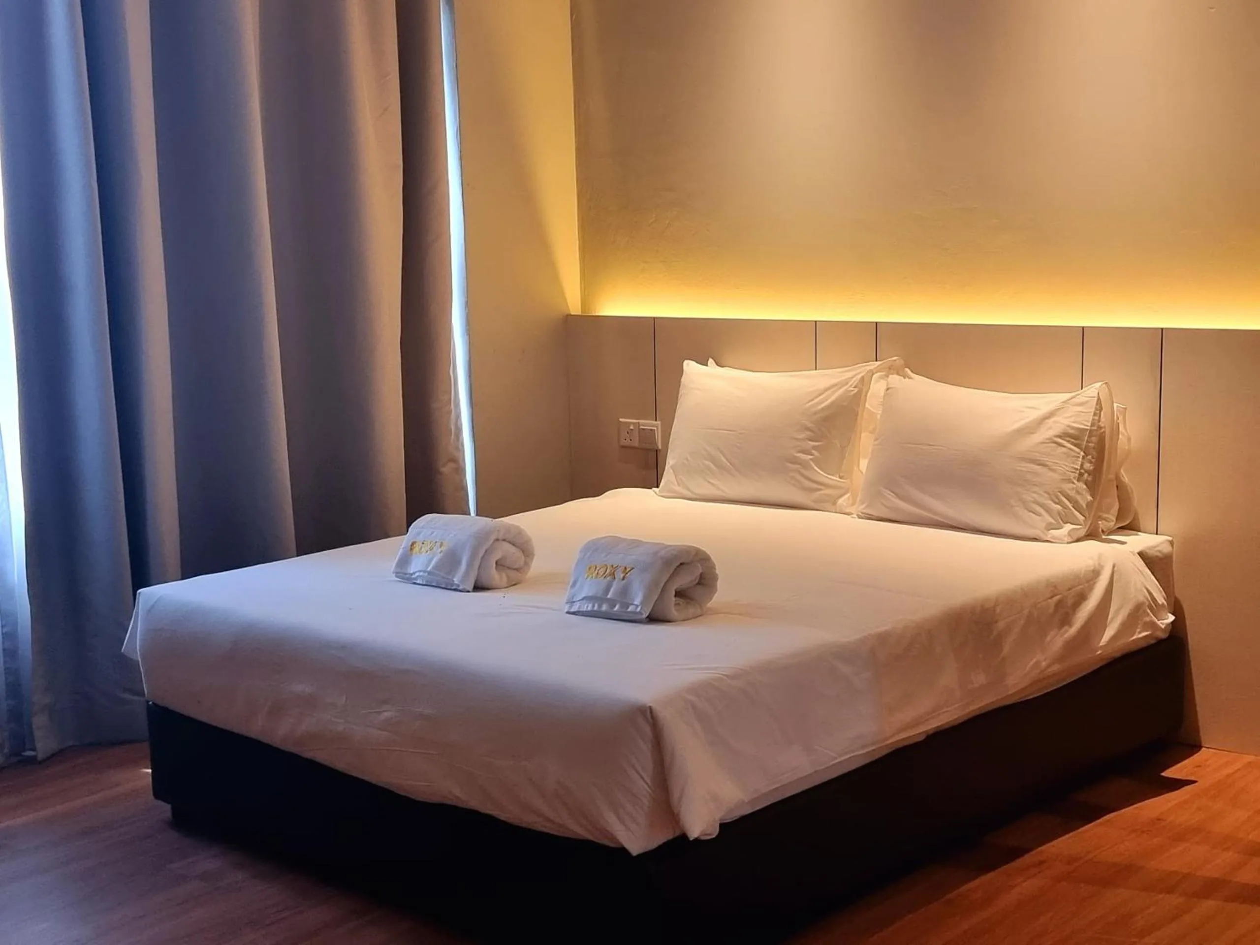 Bedroom, Bed in Roxy Hotel Malihah