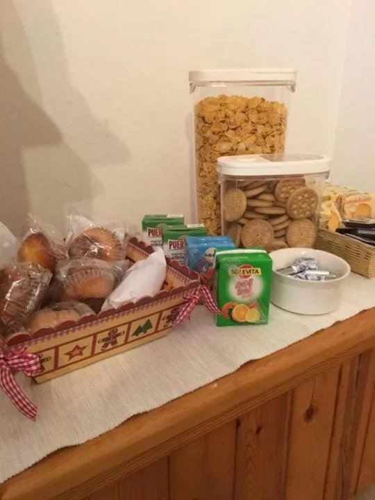 Italian breakfast in Le sorelle gemelle B&B