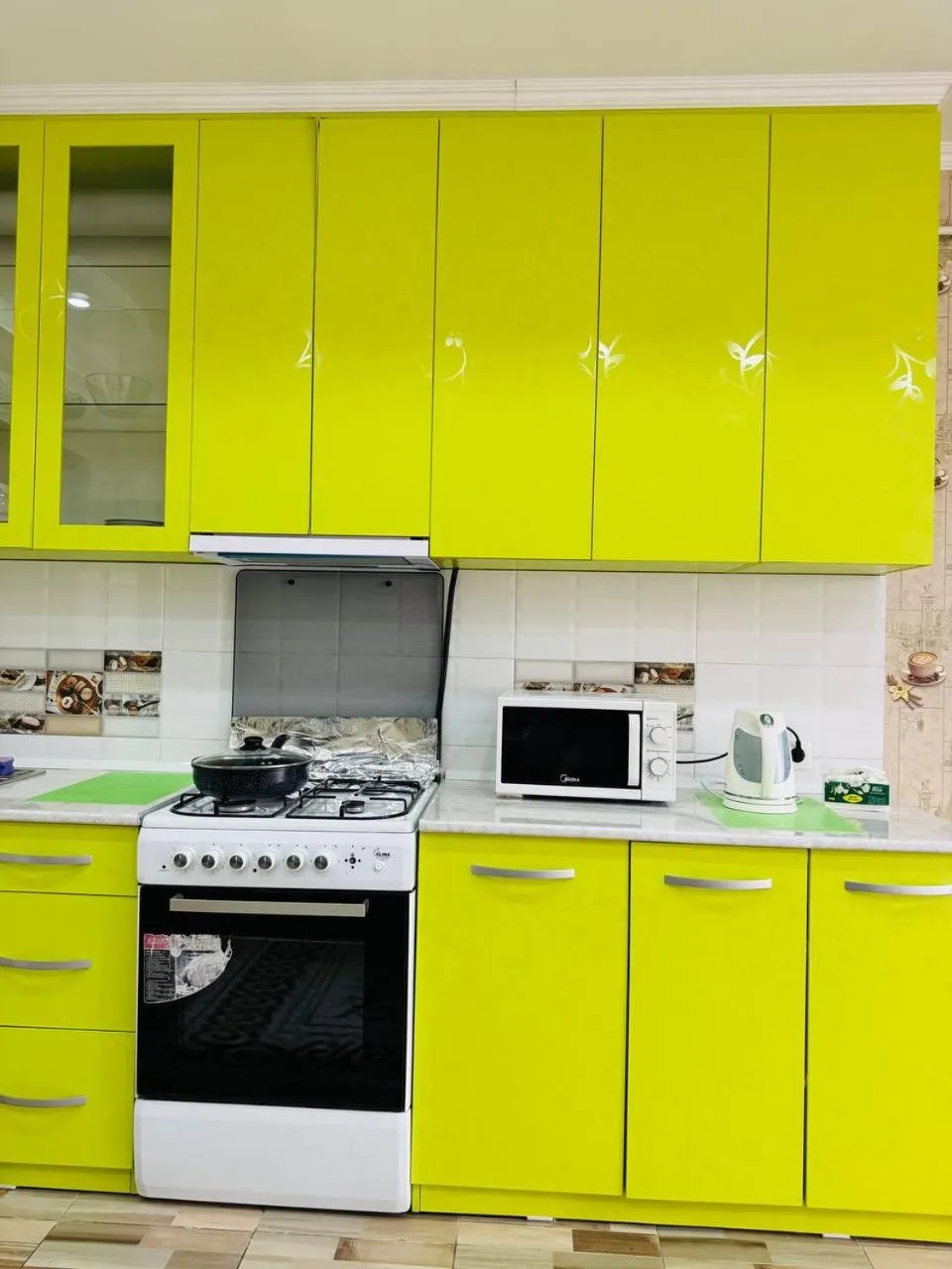 Kitchen or kitchenette in AlaNest Apartment