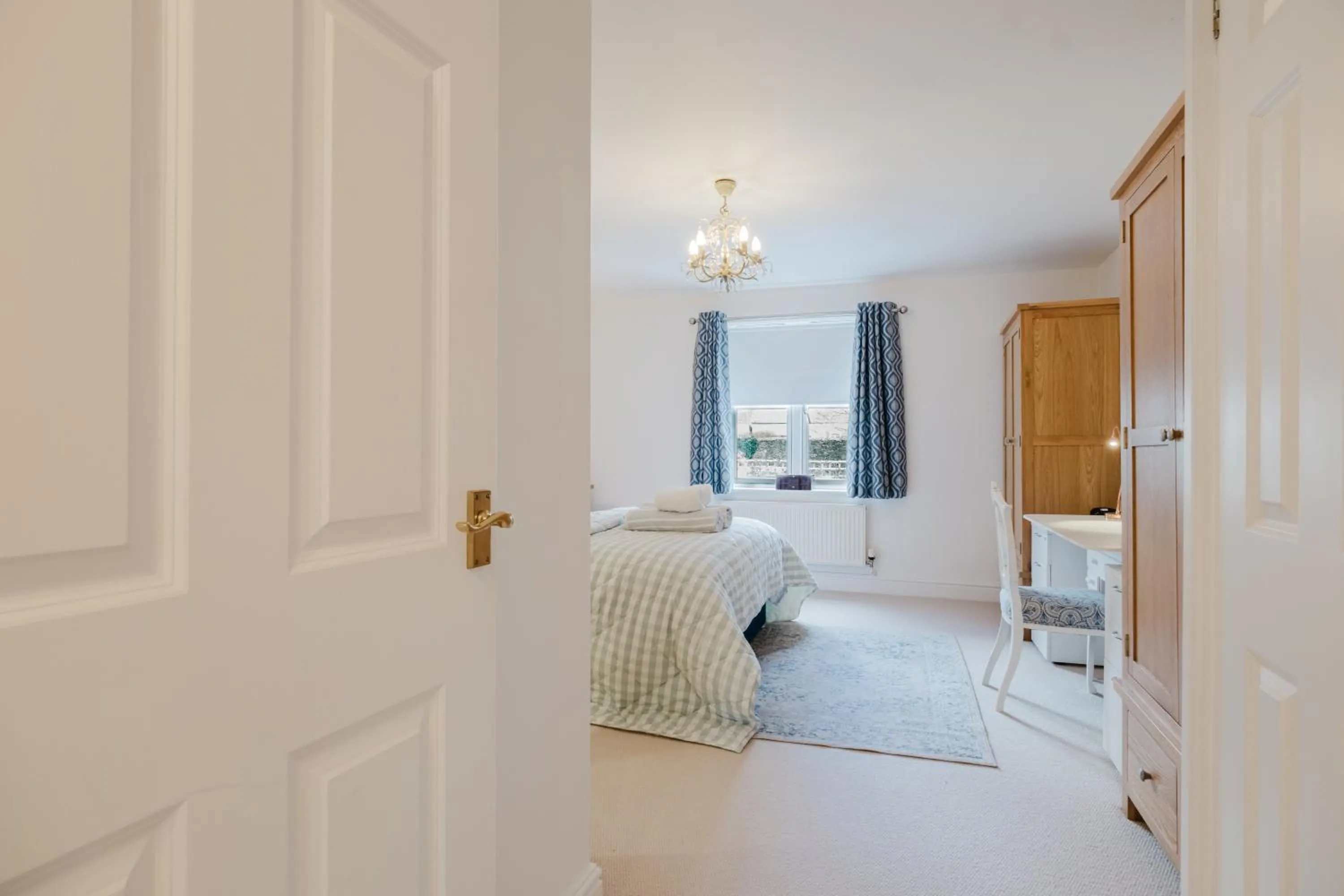 Bed in Stylish Retreat with Private Garden in Tetbury
