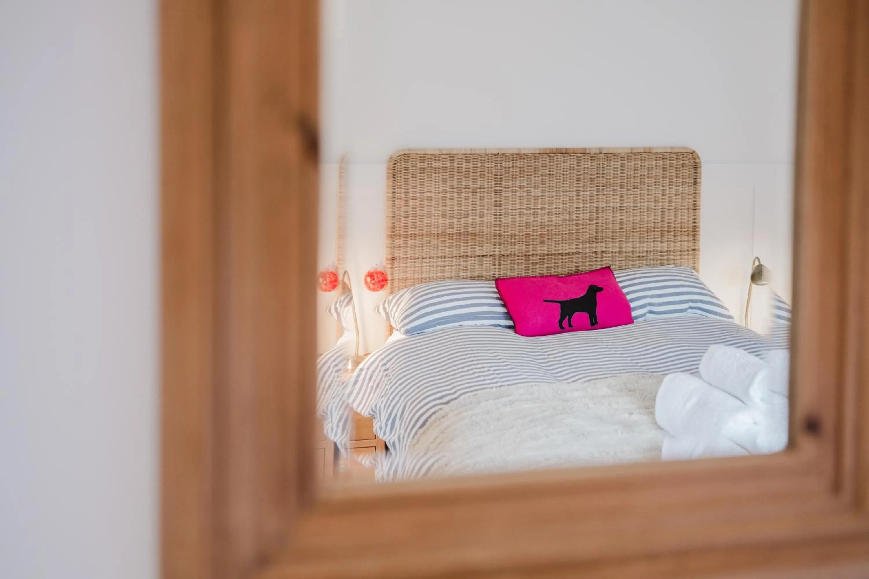 Bed in Stylish Retreat with Private Garden in Tetbury