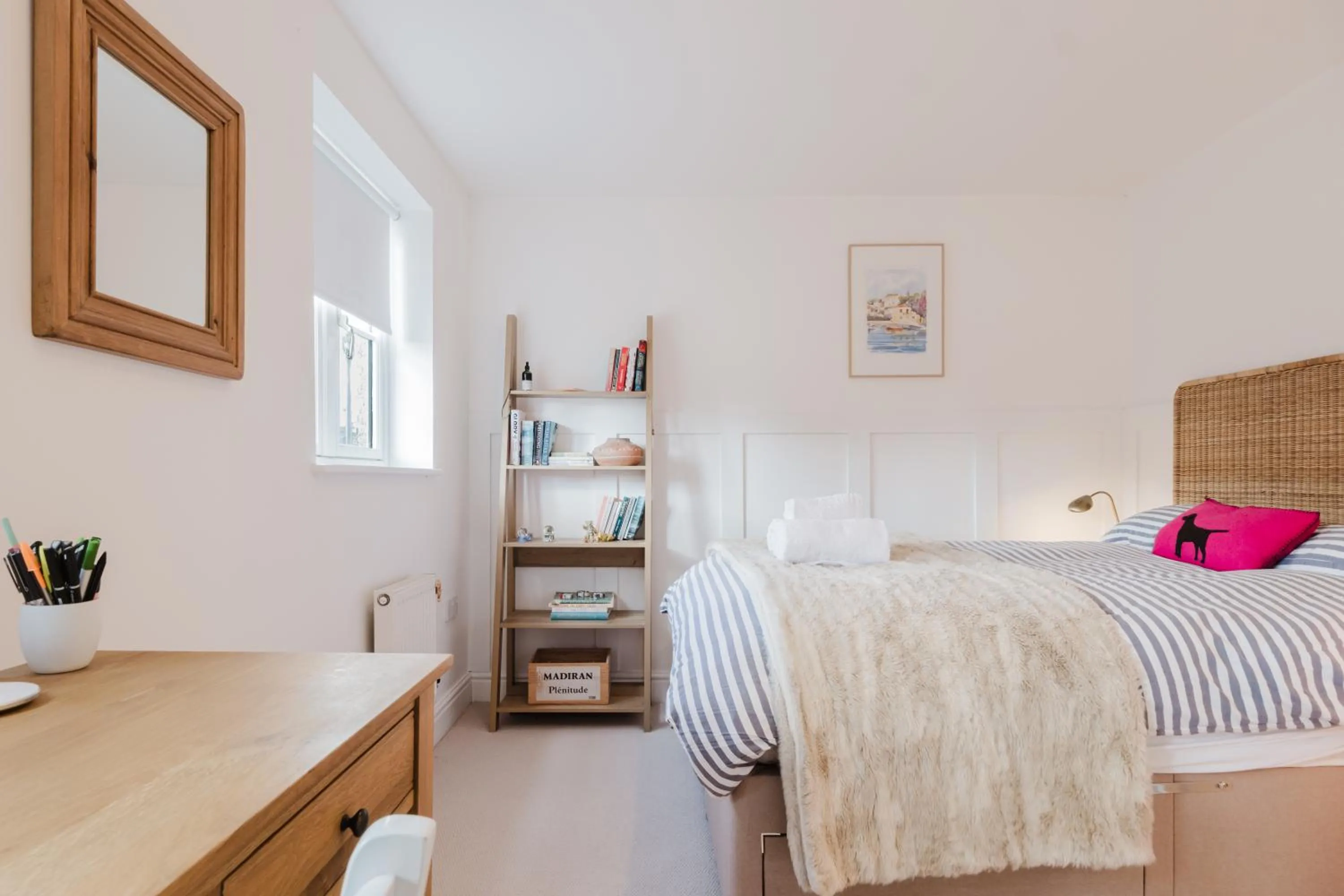 Bed in Stylish Retreat with Private Garden in Tetbury