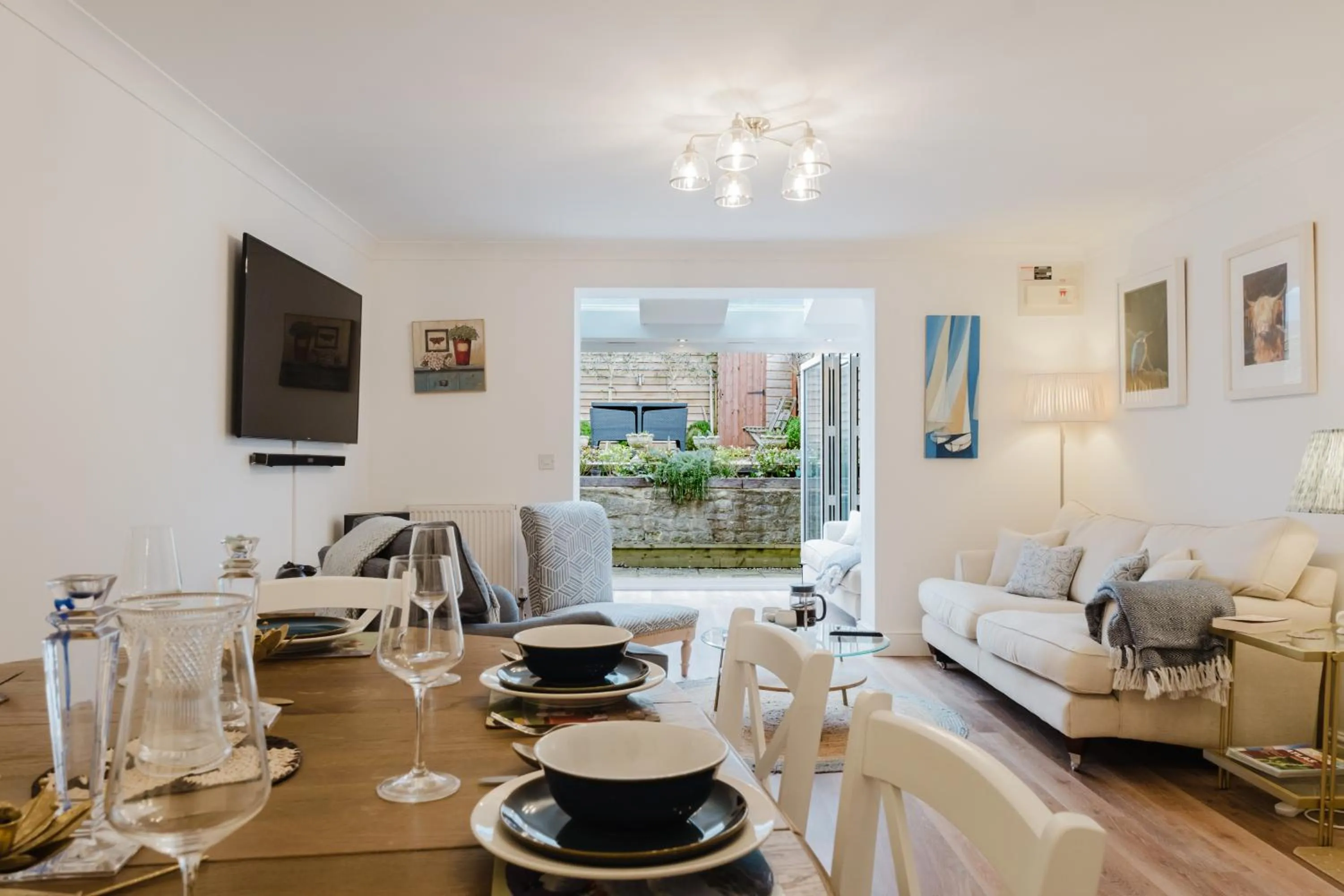 Stylish Retreat with Private Garden in Tetbury