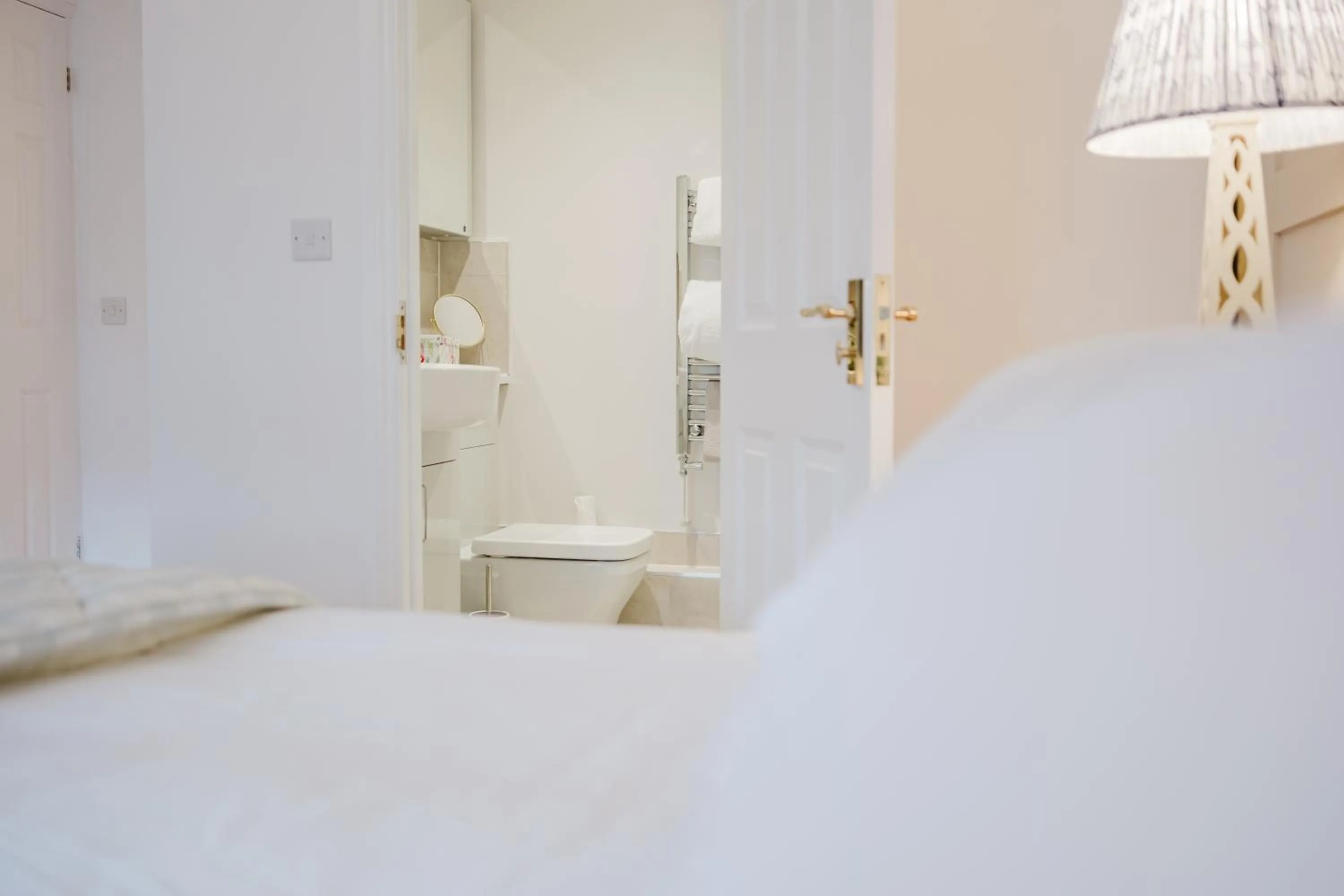Bed in Stylish Retreat with Private Garden in Tetbury