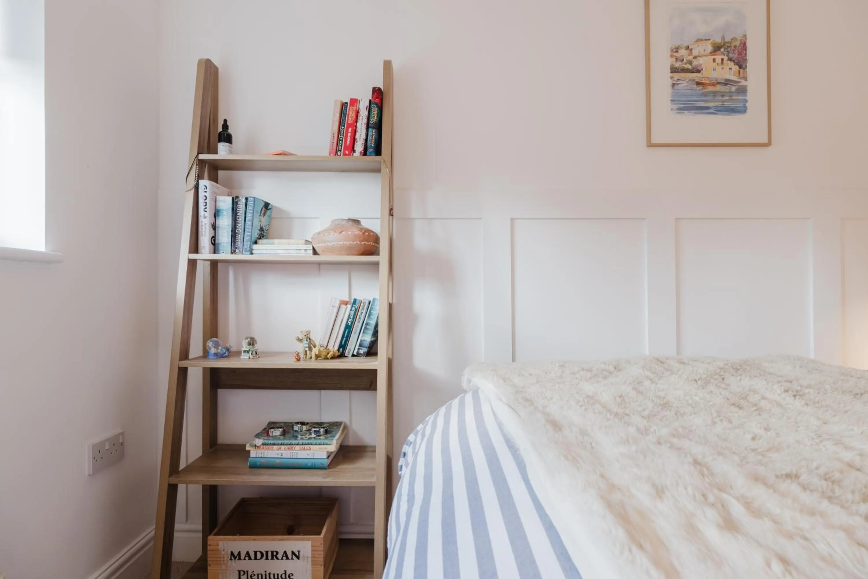Bed in Stylish Retreat with Private Garden in Tetbury