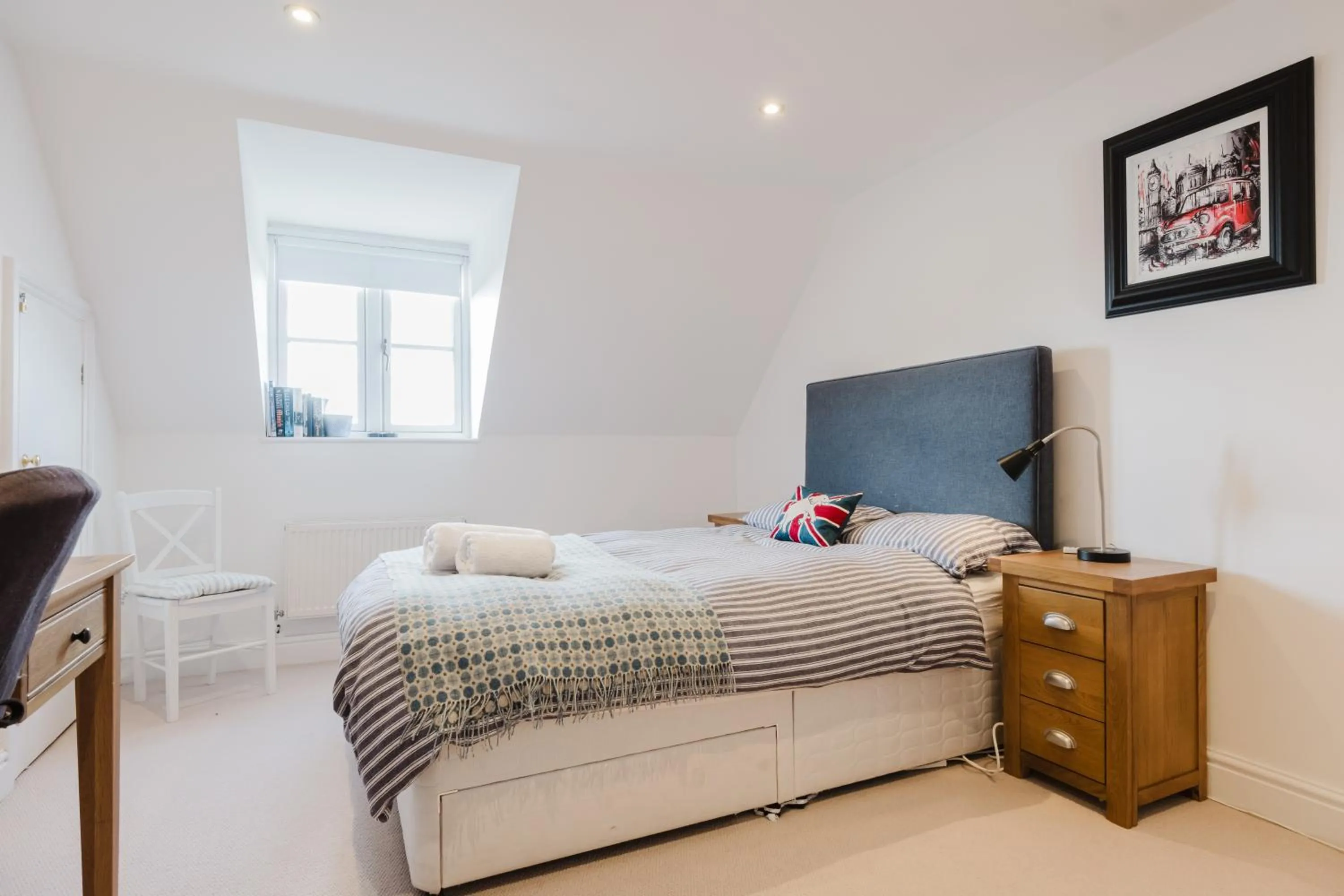 Bed in Stylish Retreat with Private Garden in Tetbury