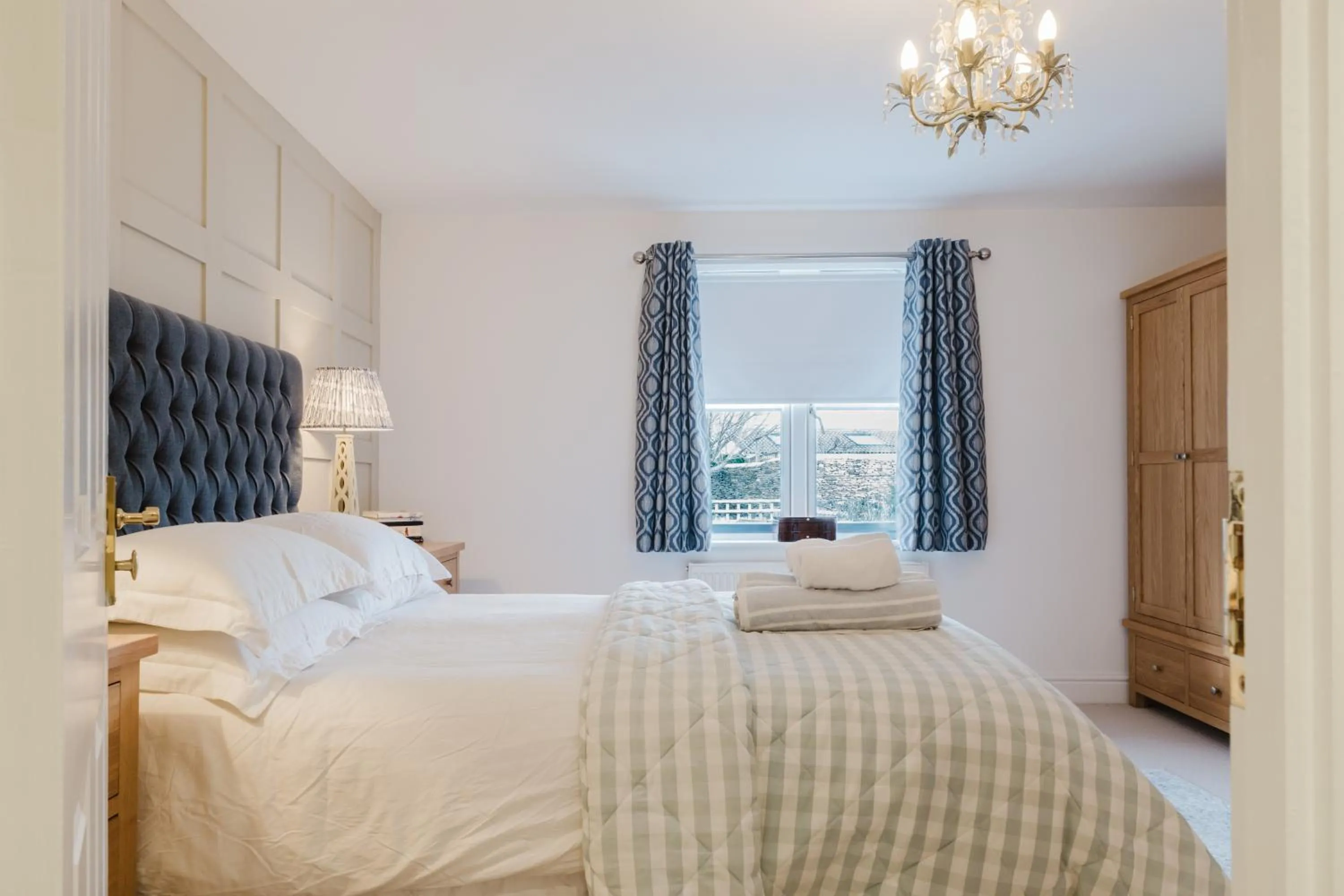 Bed in Stylish Retreat with Private Garden in Tetbury