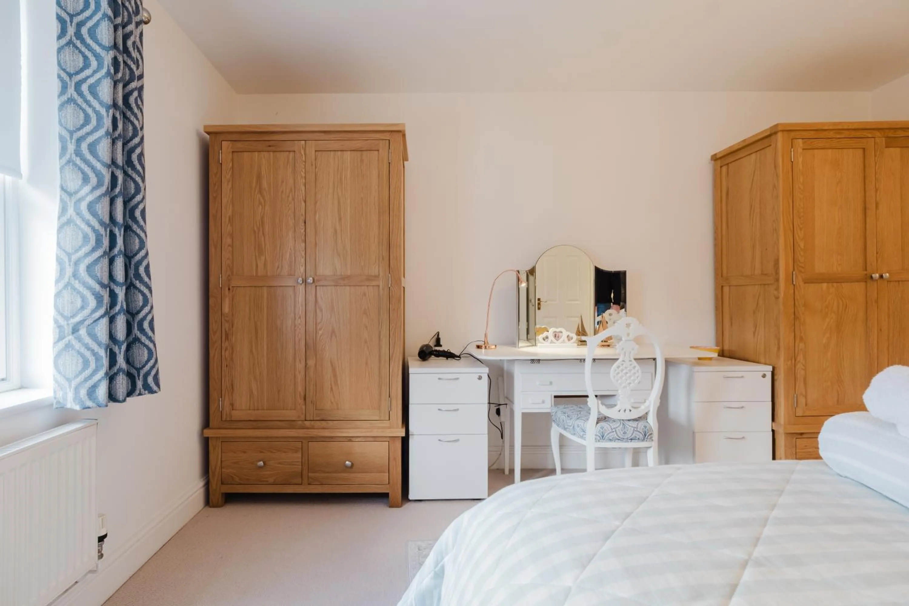 Bed in Stylish Retreat with Private Garden in Tetbury