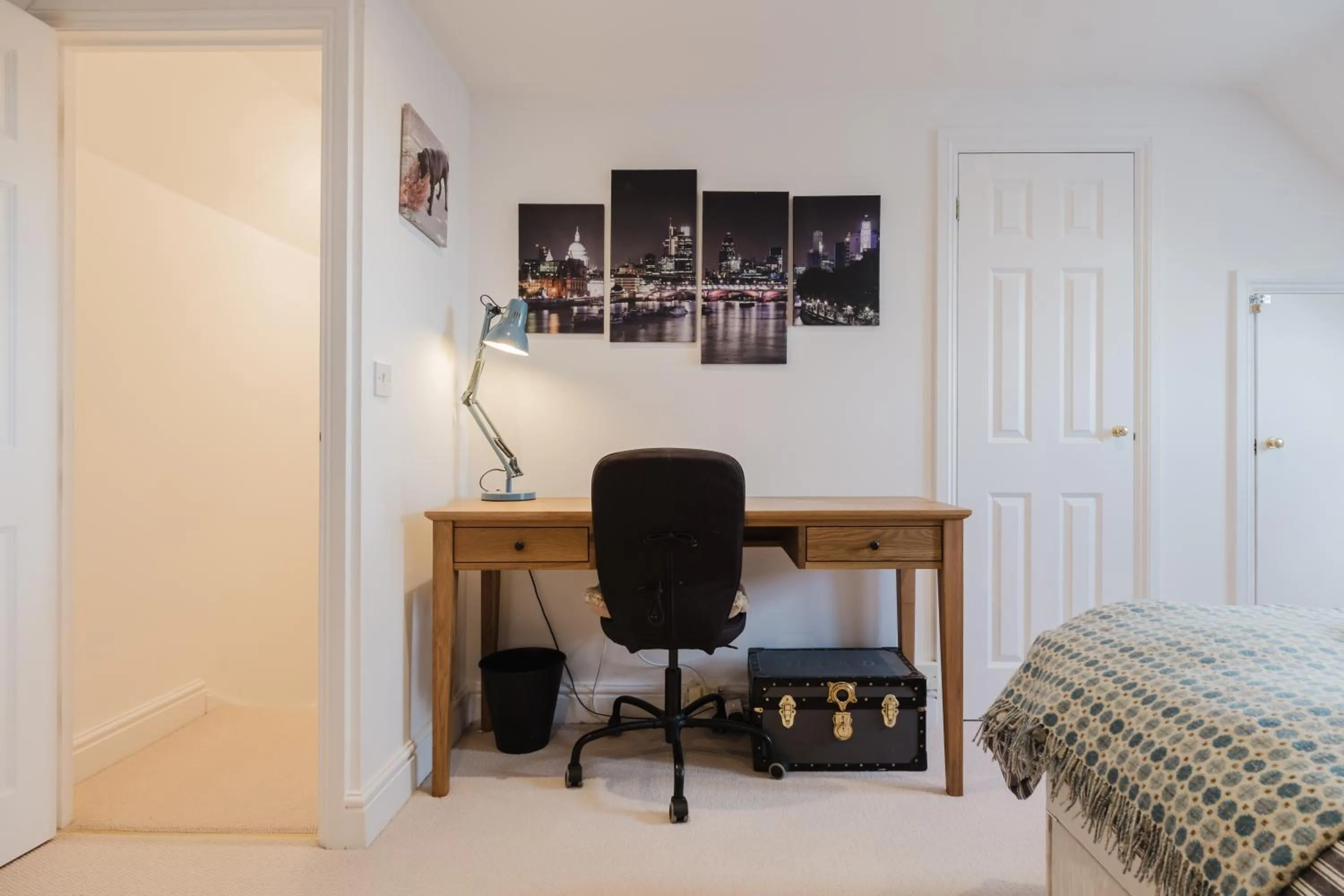 Bed in Stylish Retreat with Private Garden in Tetbury