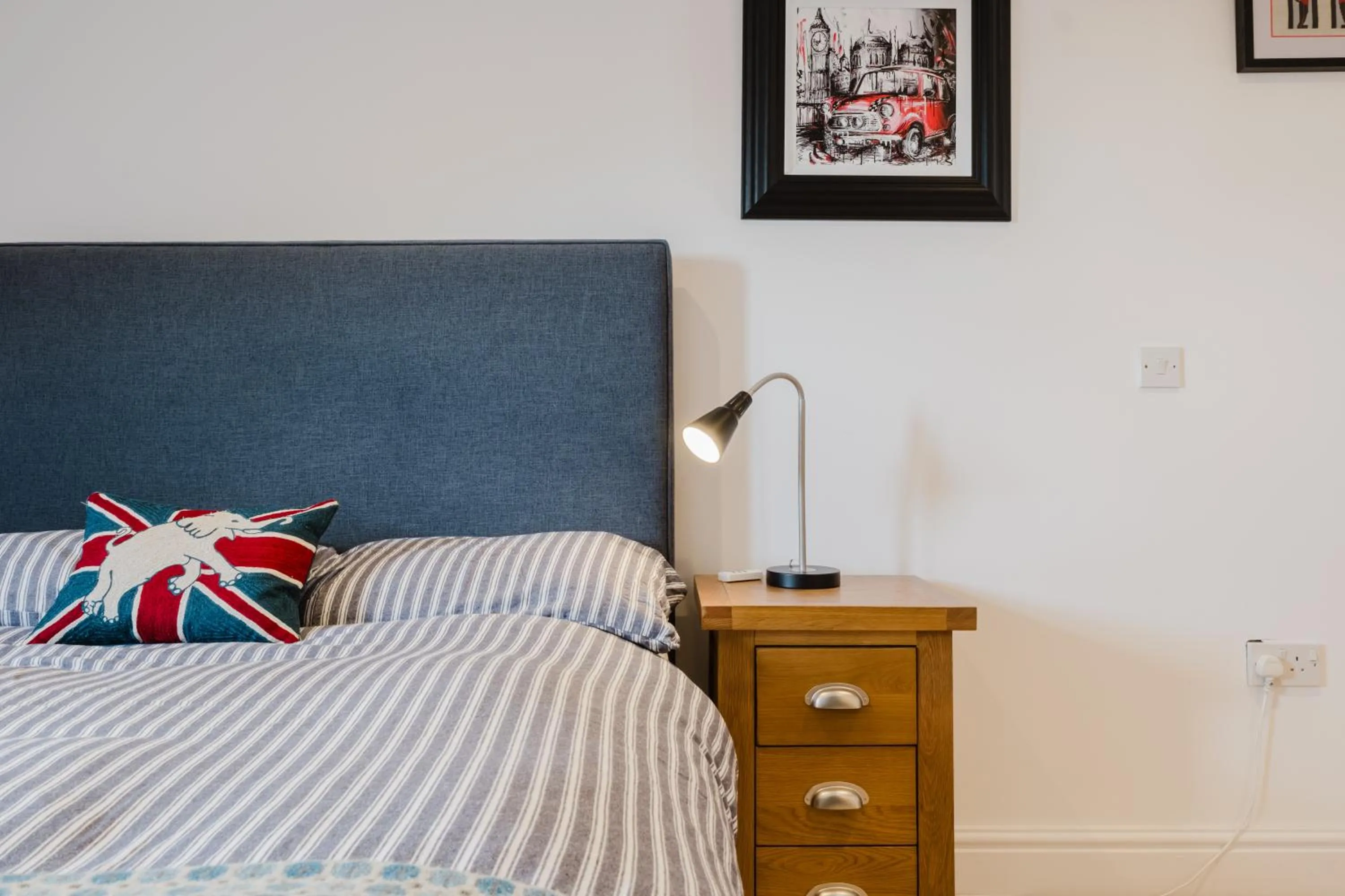 Bed in Stylish Retreat with Private Garden in Tetbury