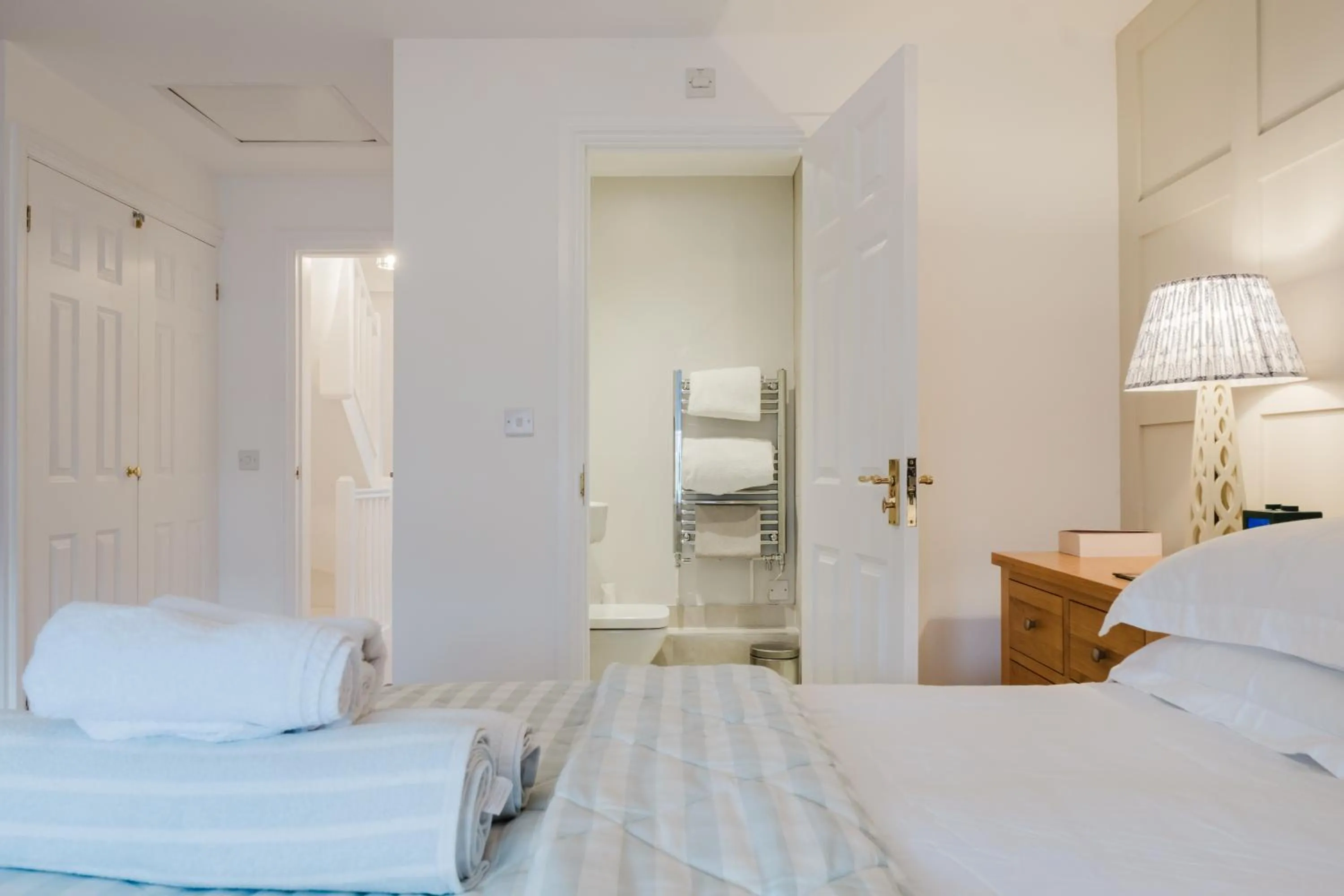 Bed in Stylish Retreat with Private Garden in Tetbury