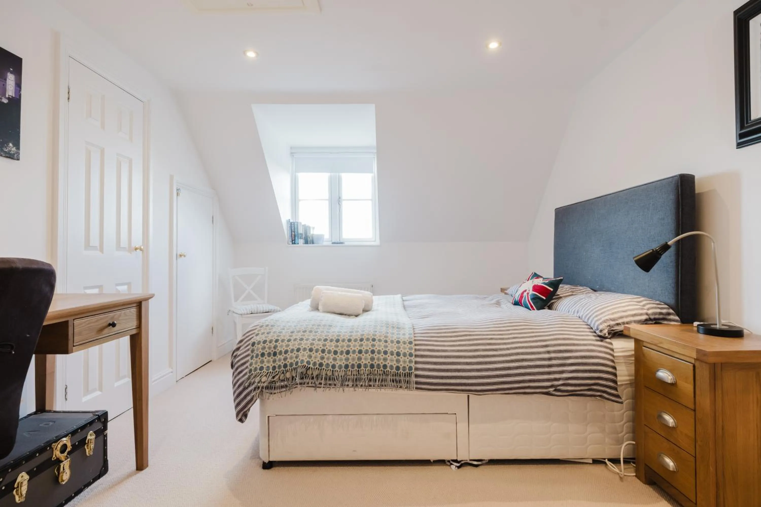 Bed in Stylish Retreat with Private Garden in Tetbury