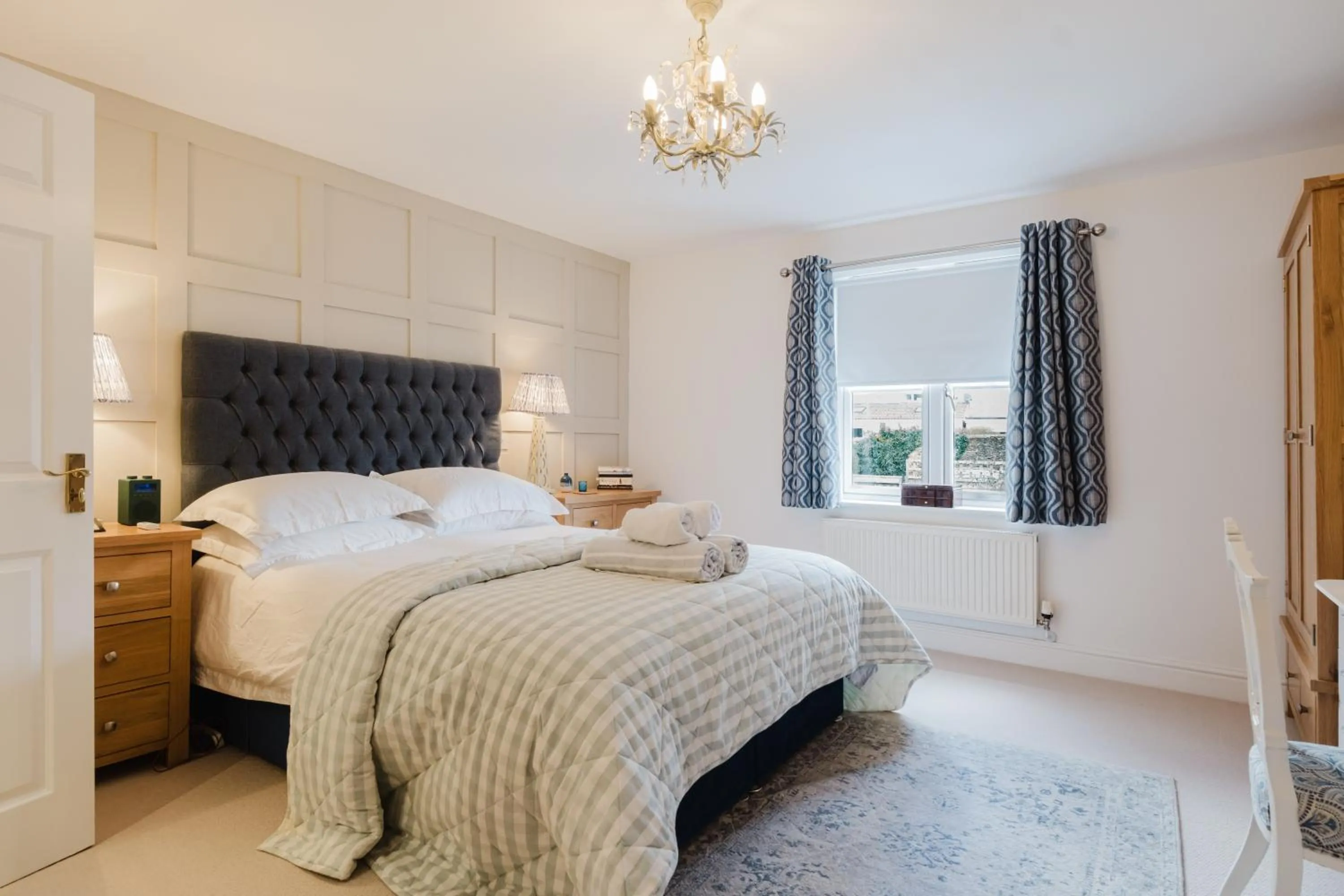 Bed in Stylish Retreat with Private Garden in Tetbury