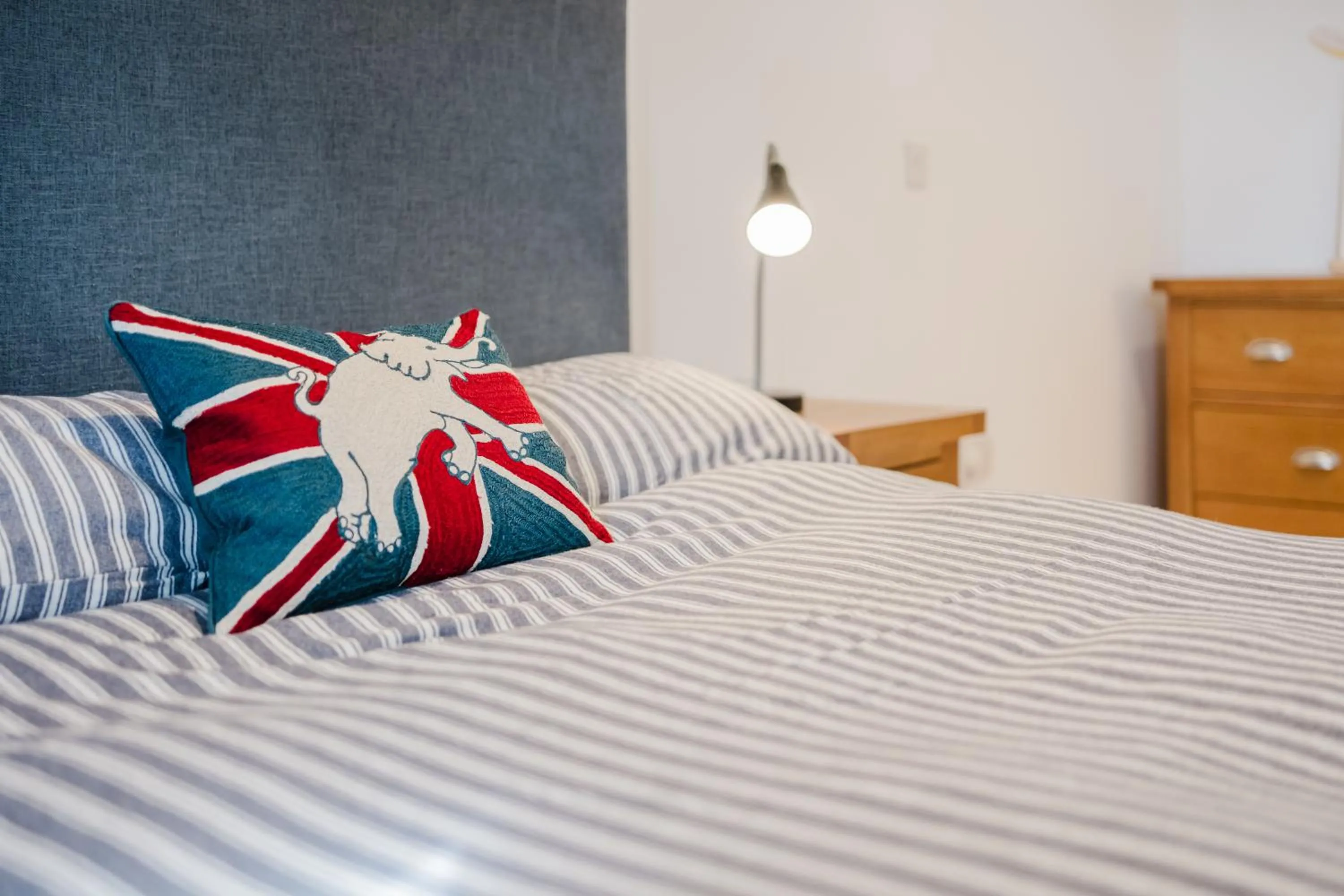 Bed in Stylish Retreat with Private Garden in Tetbury