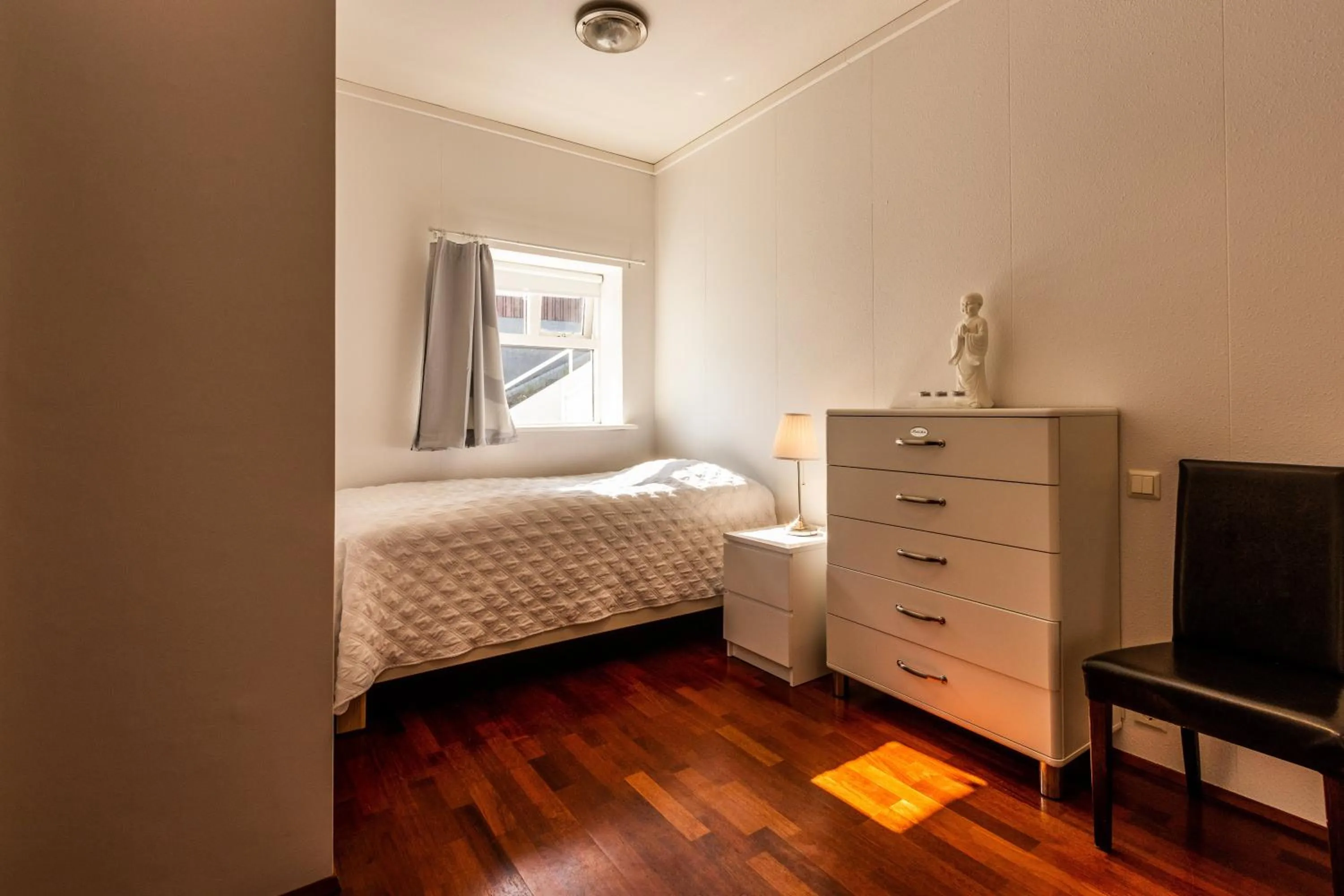 Bed in River Apartments