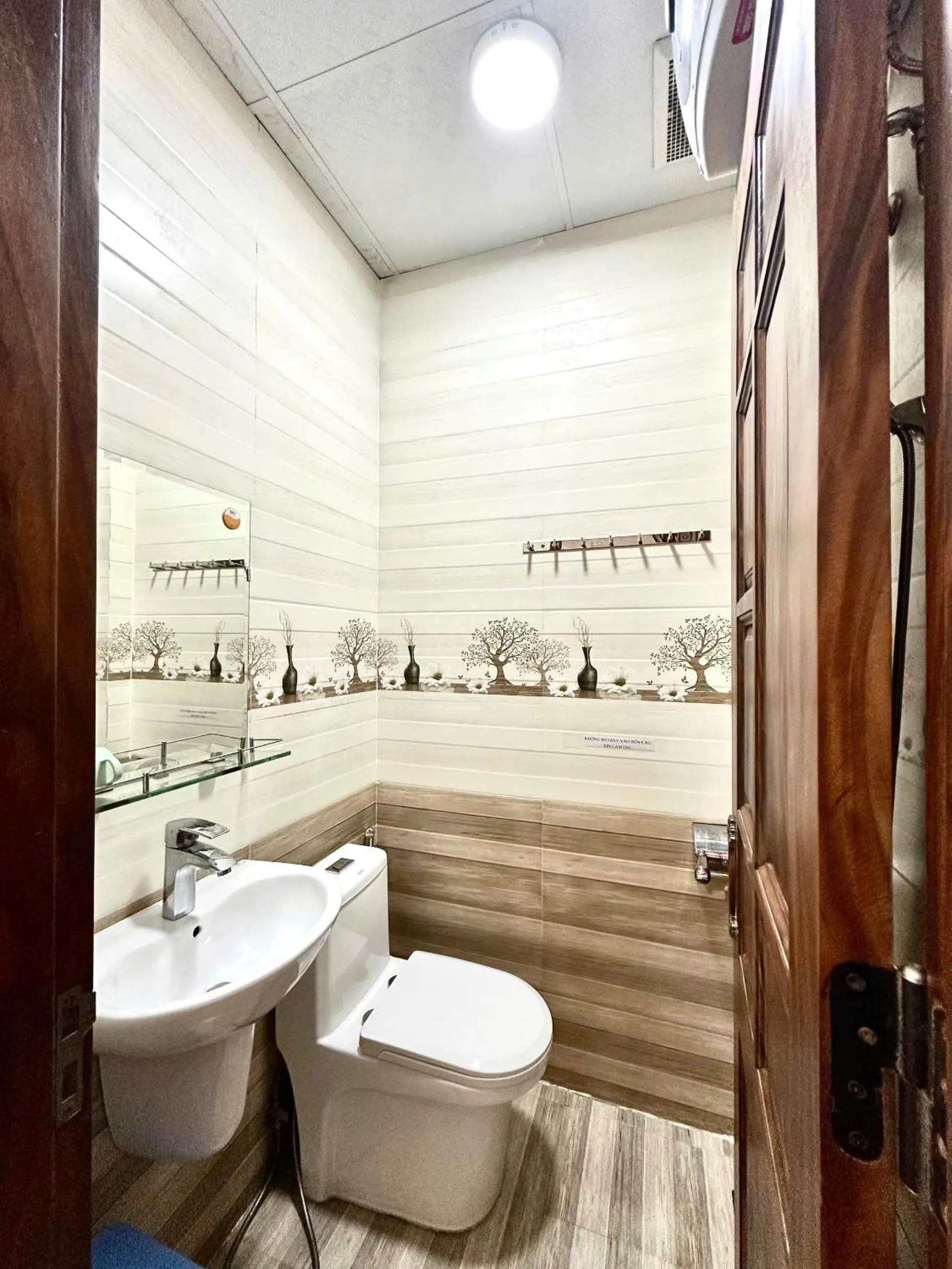 Shower in Nhật Anh Hotel Đà Lạt