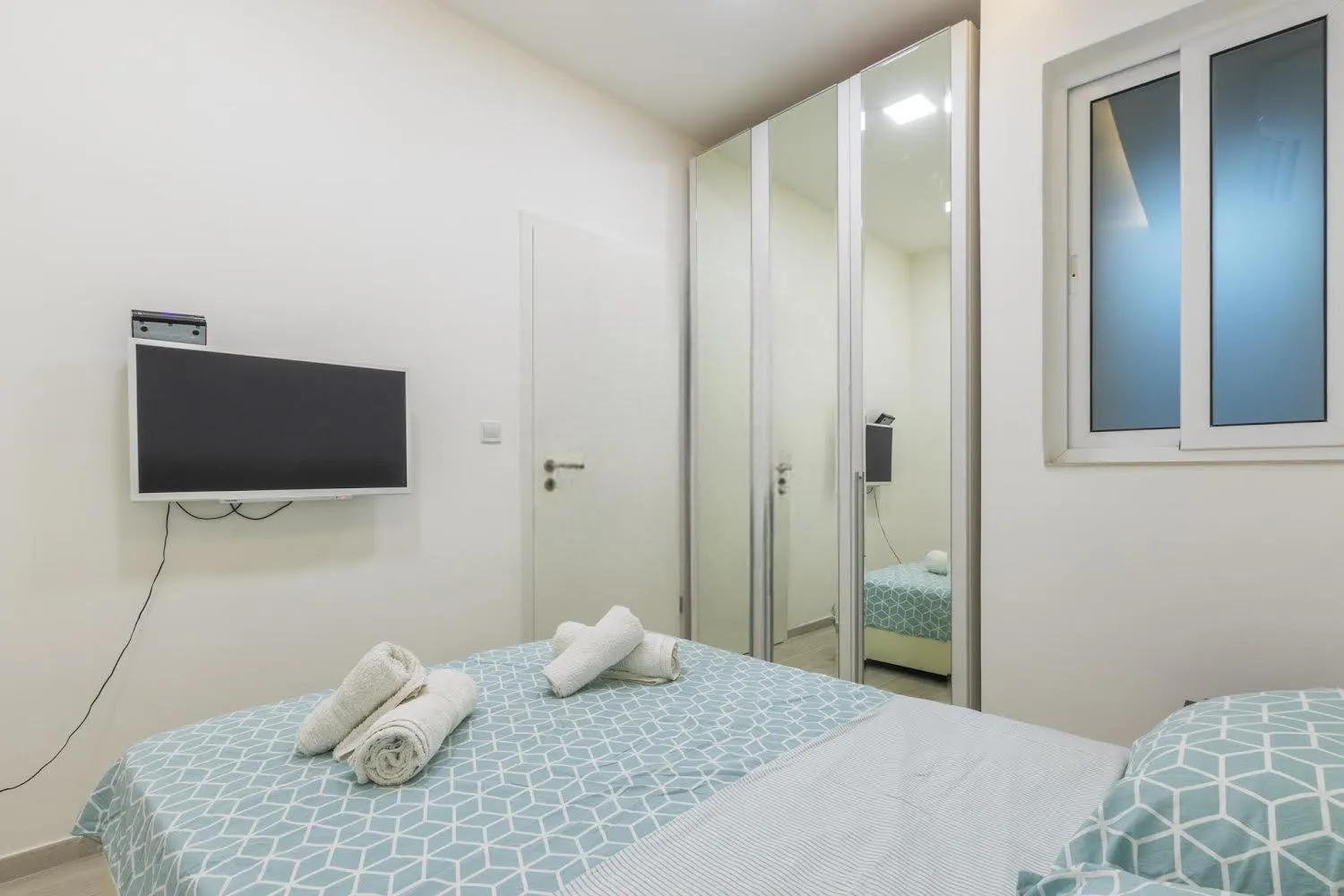 Bed in Seafront Designer Bliss in Central St Julian's