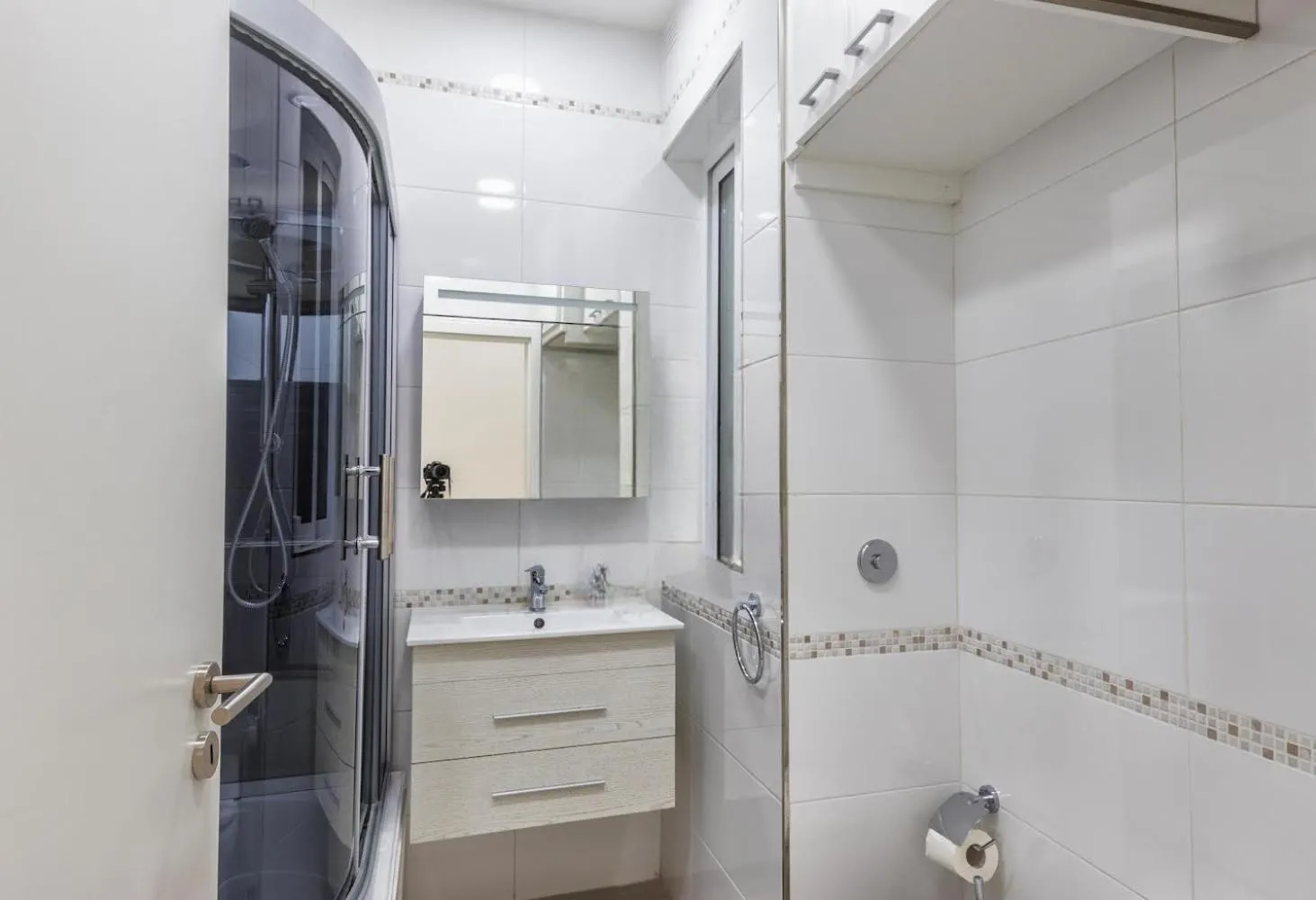 Shower in Seafront Designer Bliss in Central St Julian's