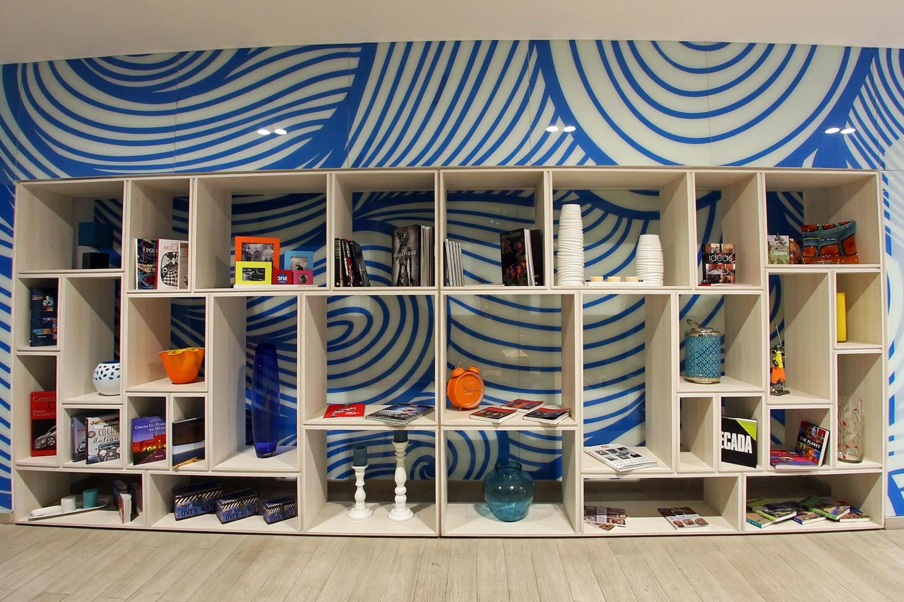 Lobby or reception in One Periferico Sur