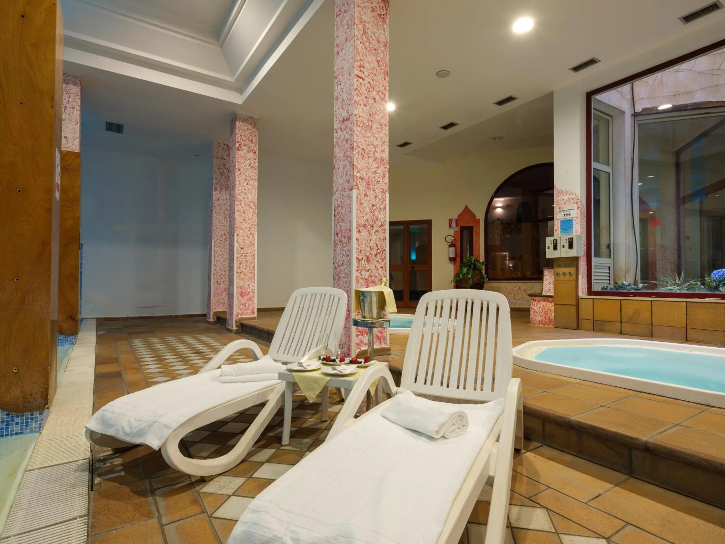 Hot Tub in Hotel Olimpo le Terrazze