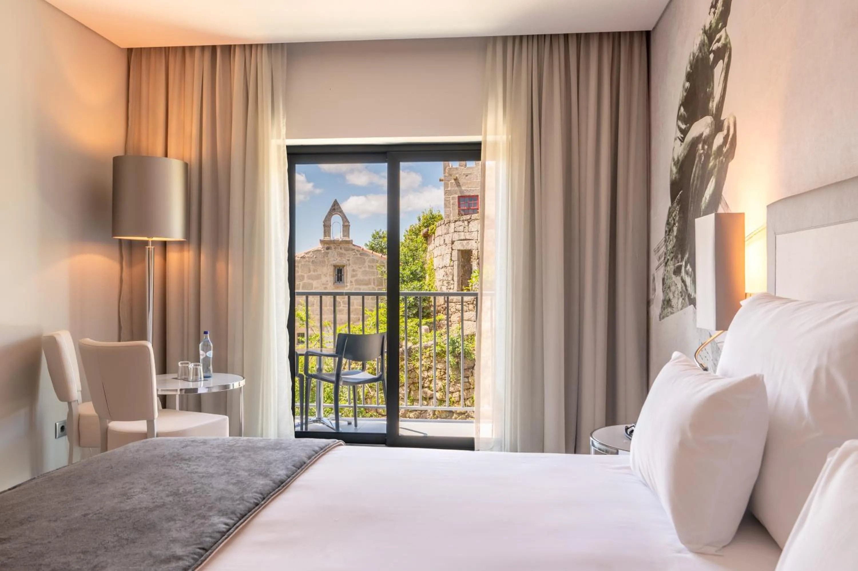 Bedroom, Bed in Vila Gale Collection Ponte de Lima