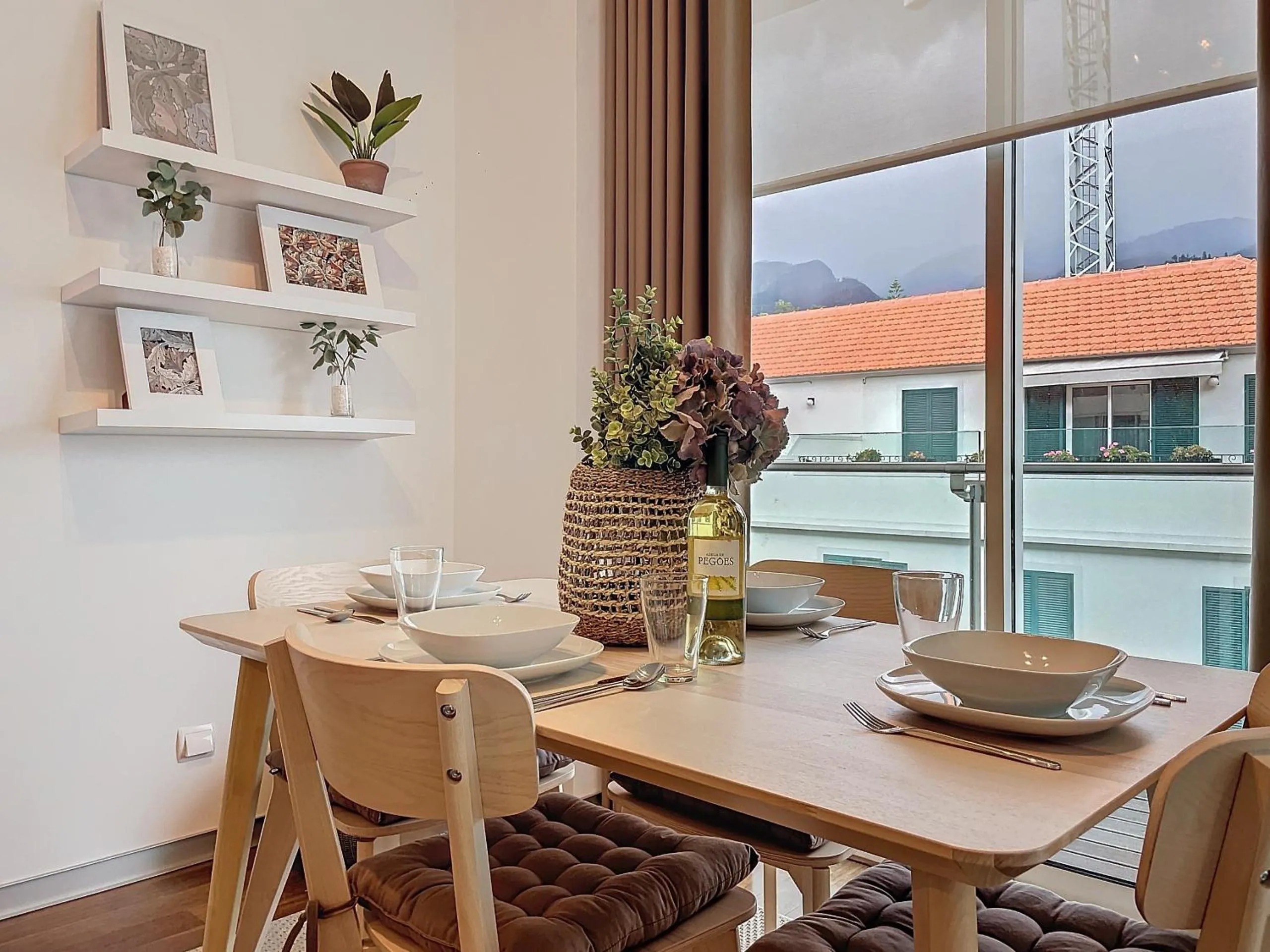 Dining area in Acanto Loft by Atlantic Holiday