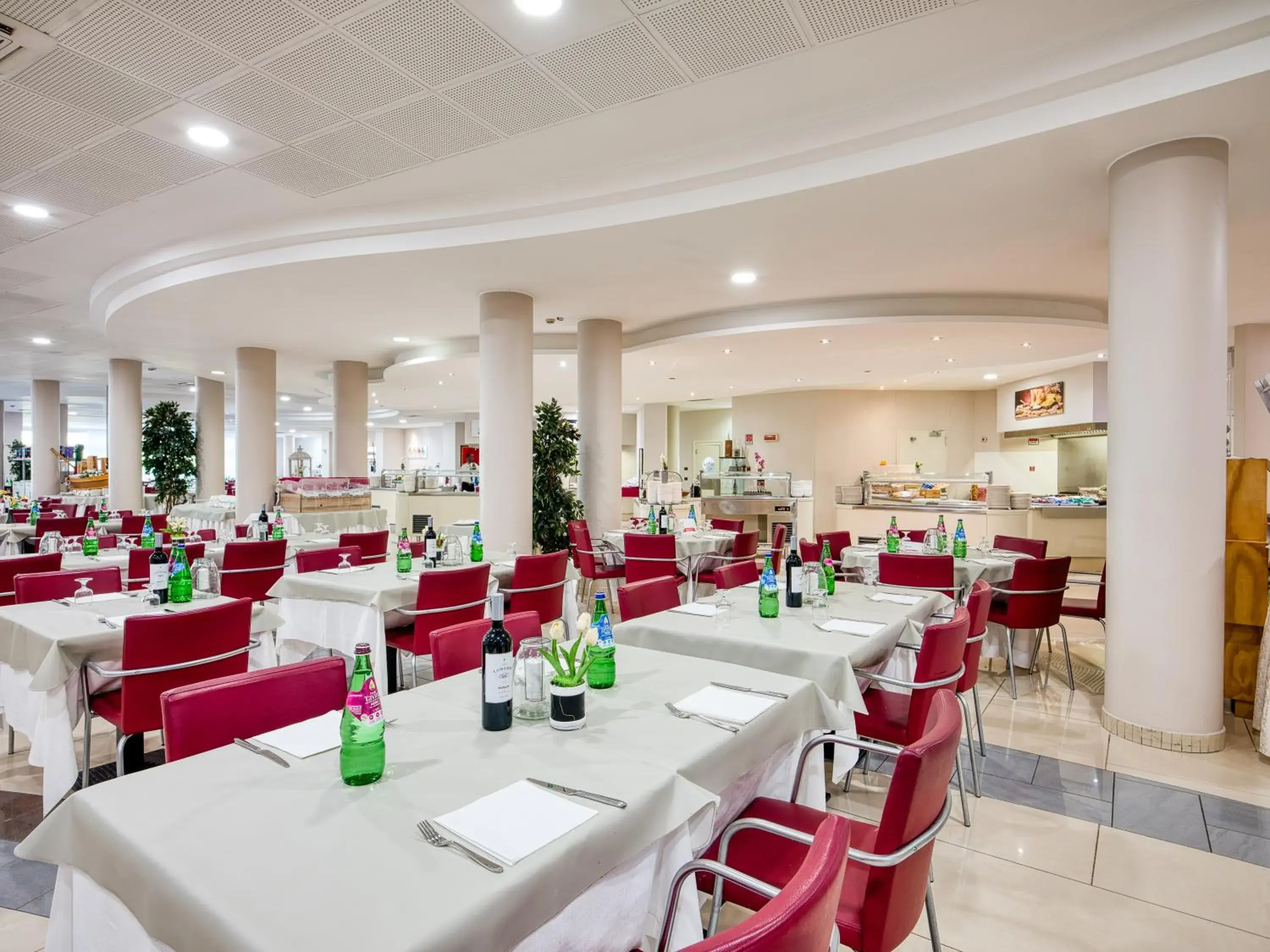 Restaurant/places to eat in Parc Hotel Restaurant/places to eat in Parc Hotel