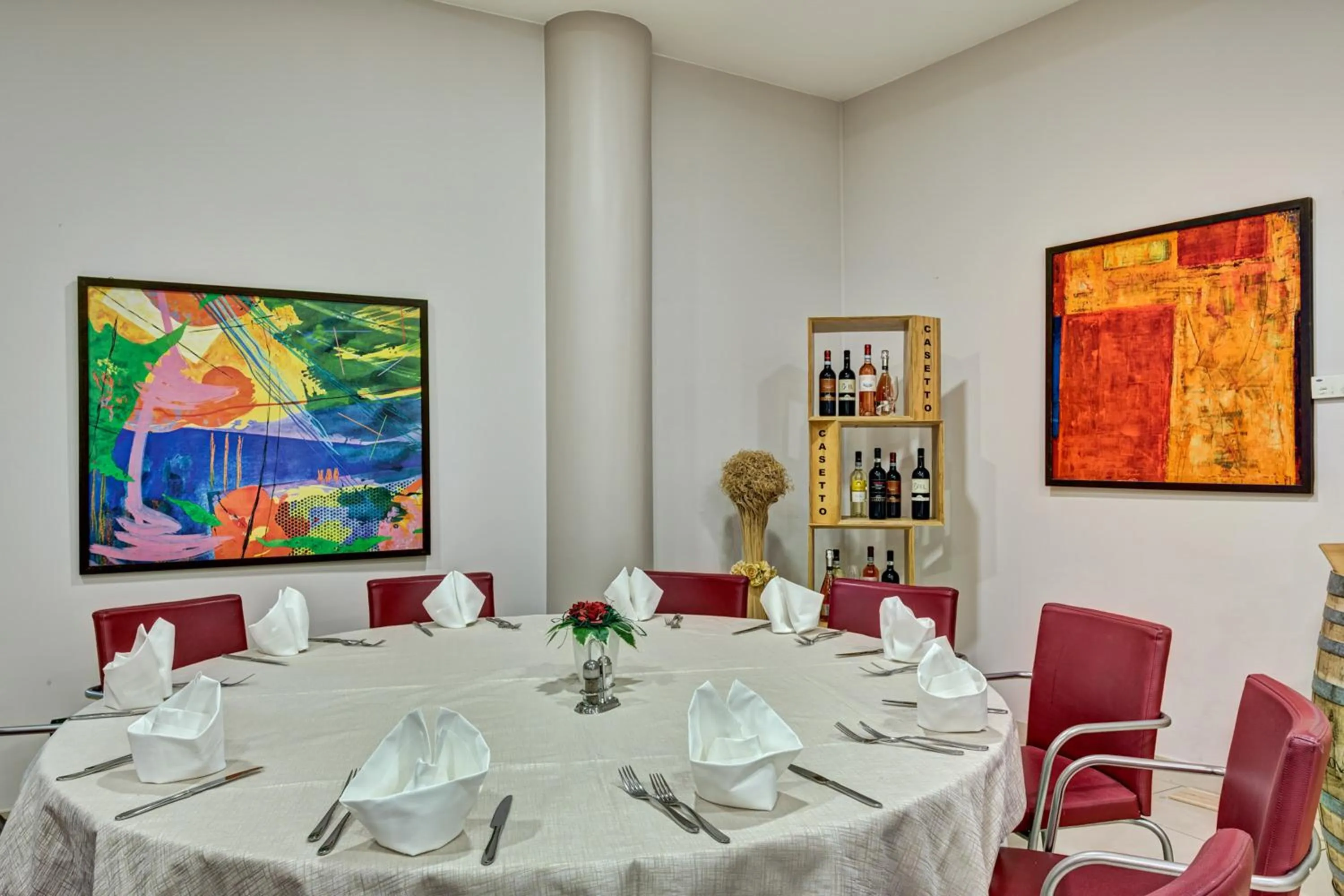 Restaurant/places to eat in Parc Hotel