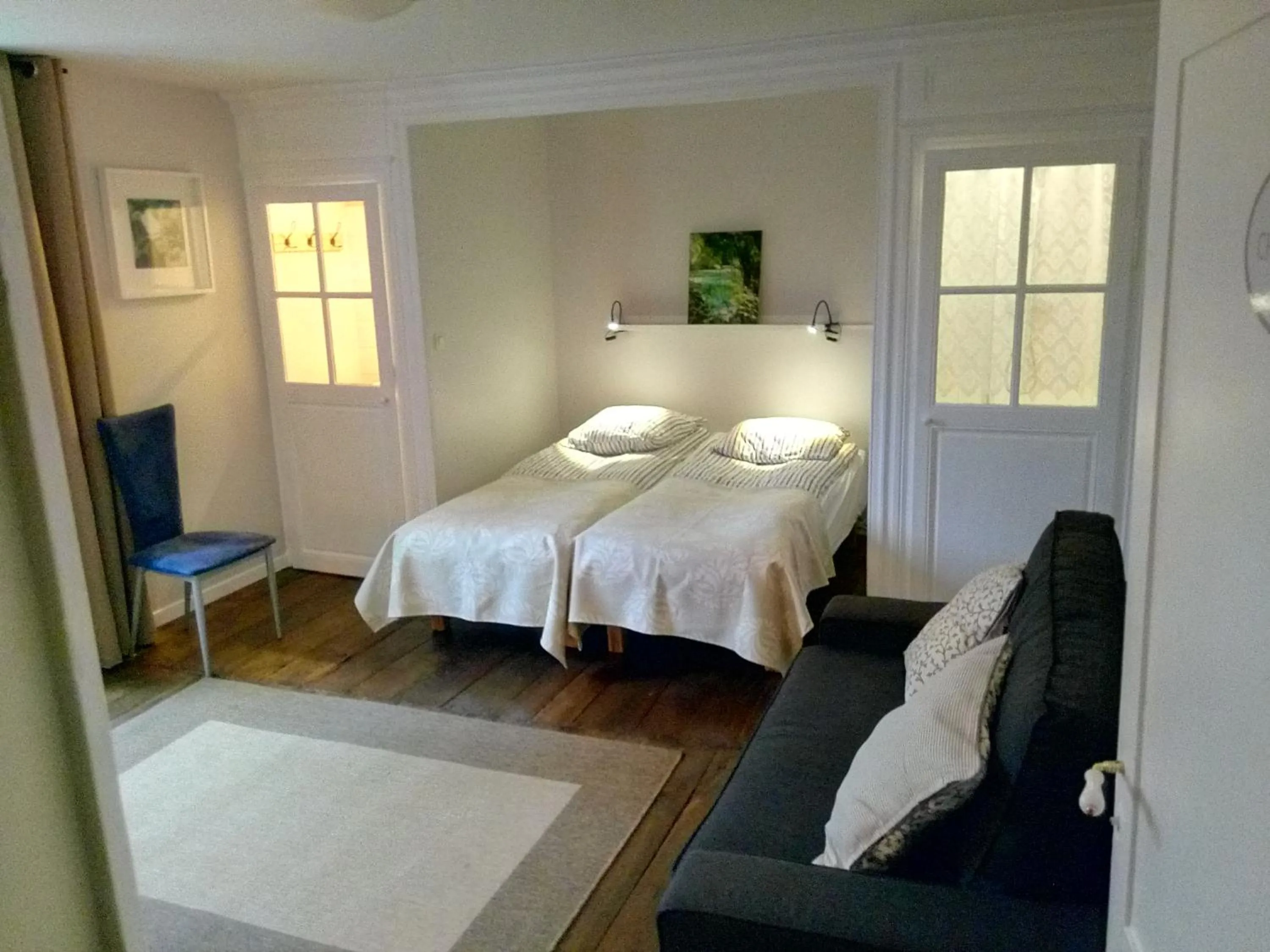 Photo of the whole room, Bed in Moulin de la Fleuristerie