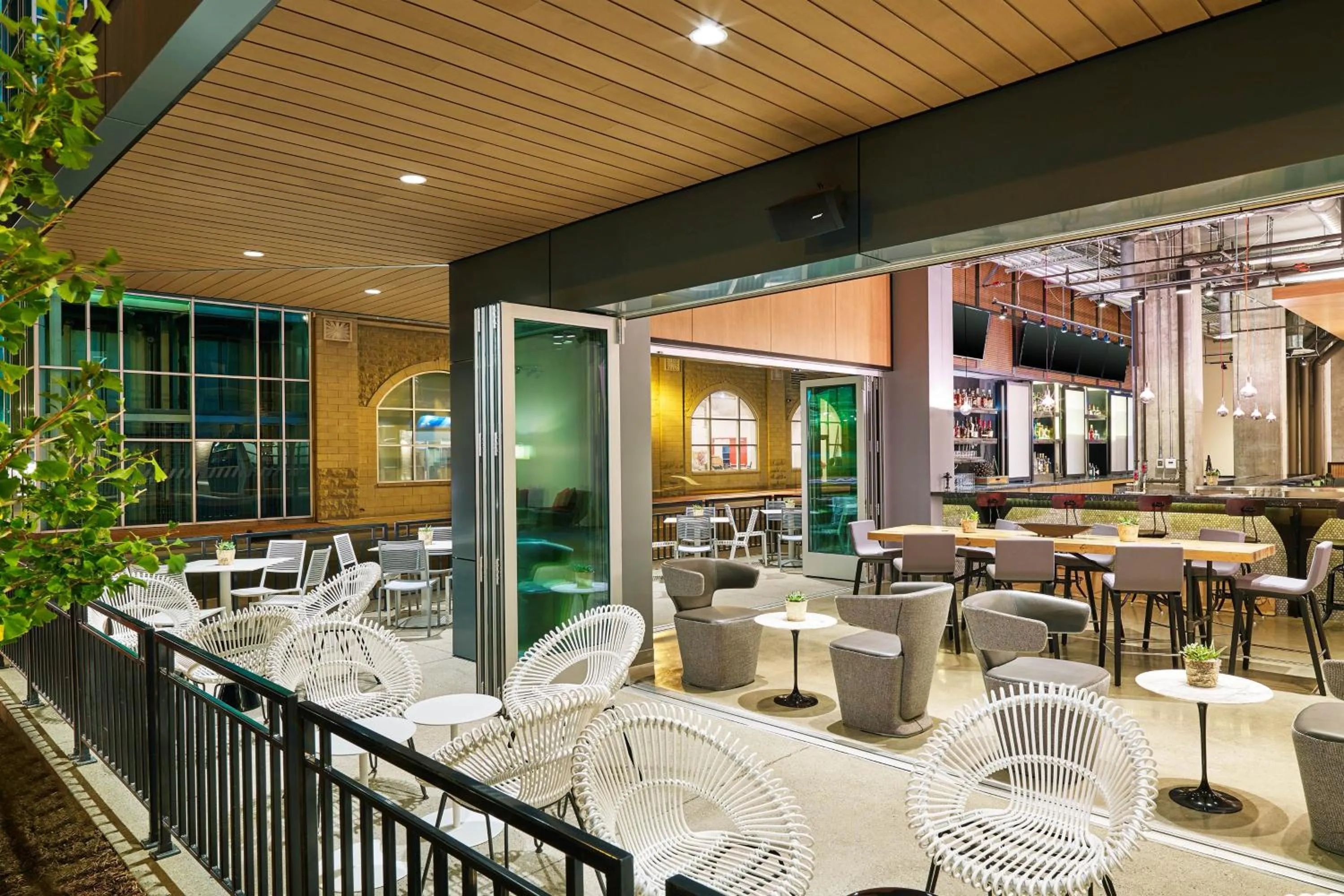 Lounge or bar in Aloft Louisville Downtown