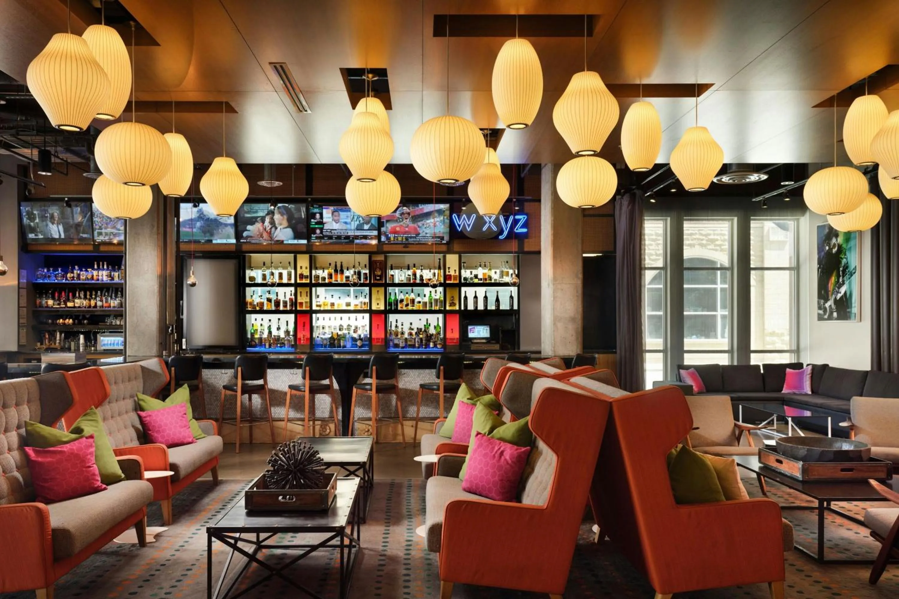 Lounge or bar in Aloft Louisville Downtown