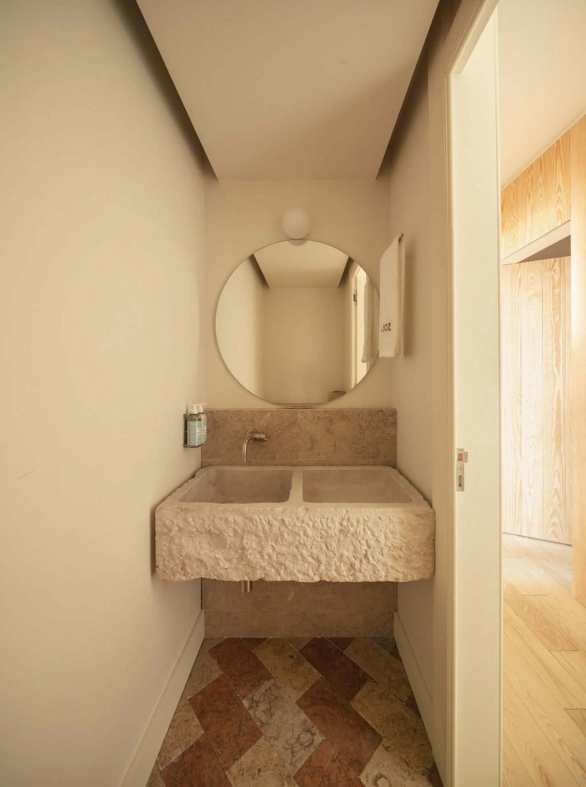 Bathroom, Bed in LIOZ Lisboa